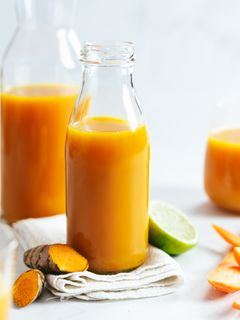 Juicing for Digestive Health: Soothe Your Stomach with These Recipes - Carrot Ginger Turmeric Juice Recipe