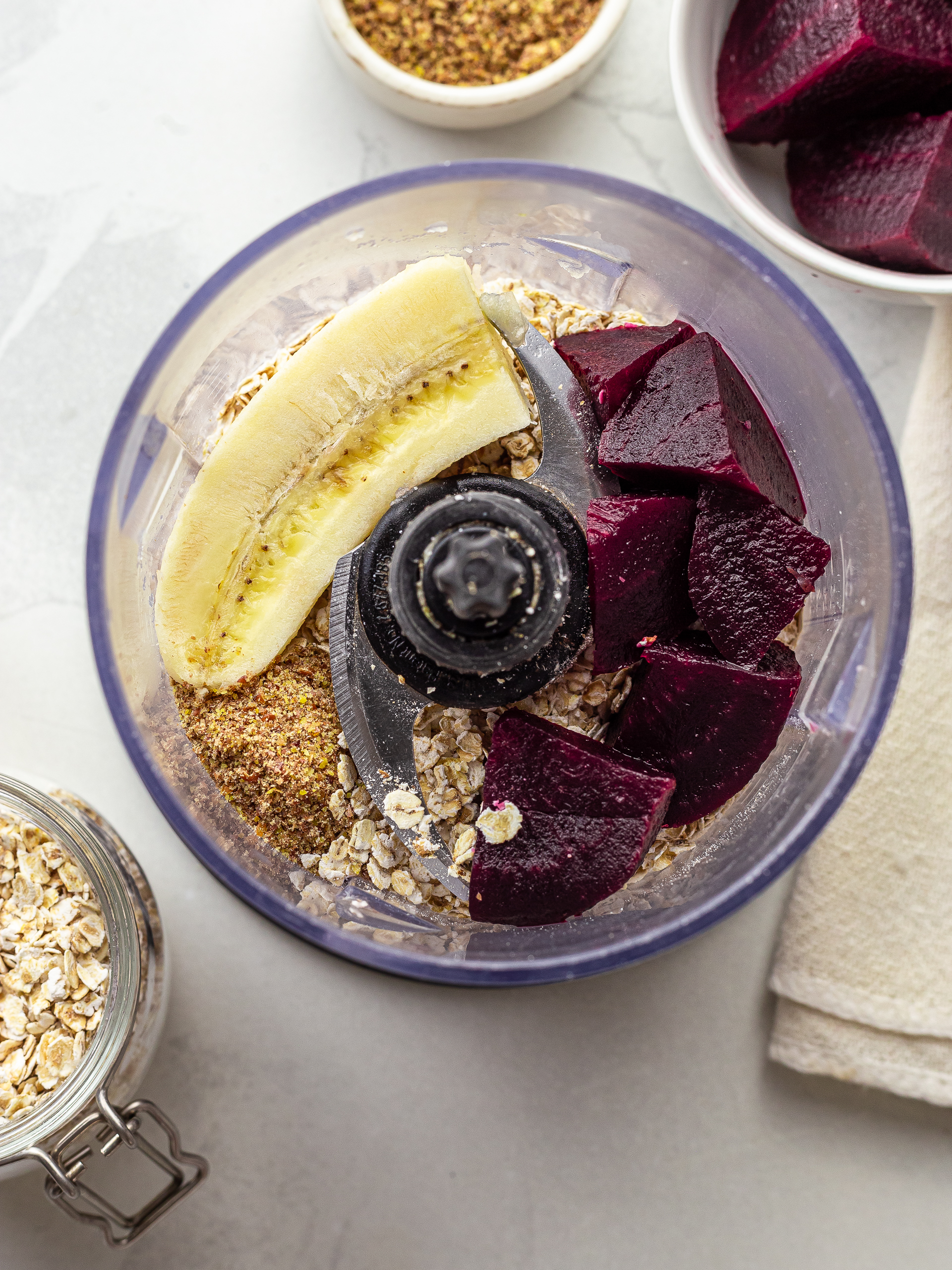 banana beets oats and flaxseeds in a blender