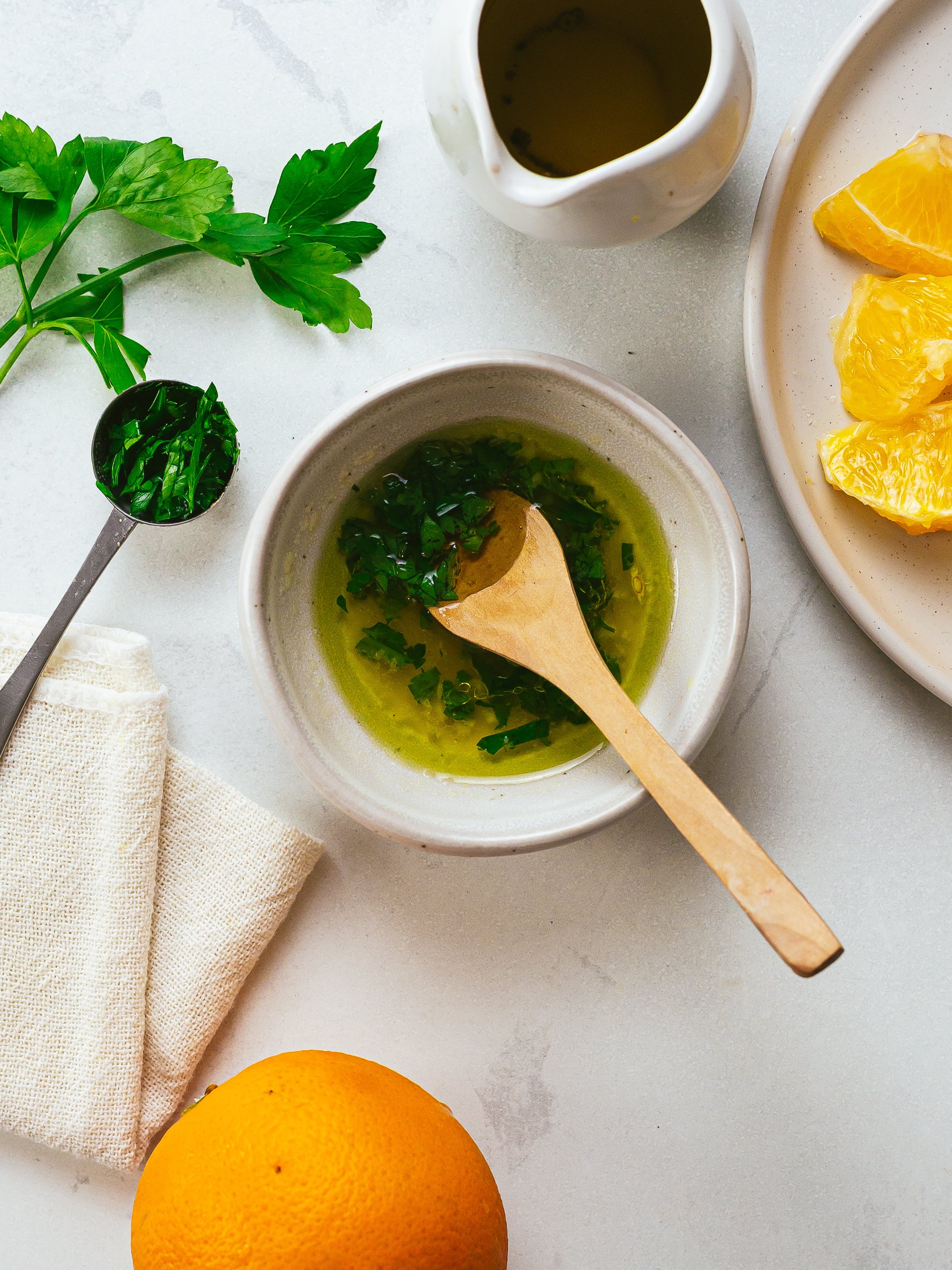 anti-inflammatory dressing with olive oil, parsley, orange and garlic