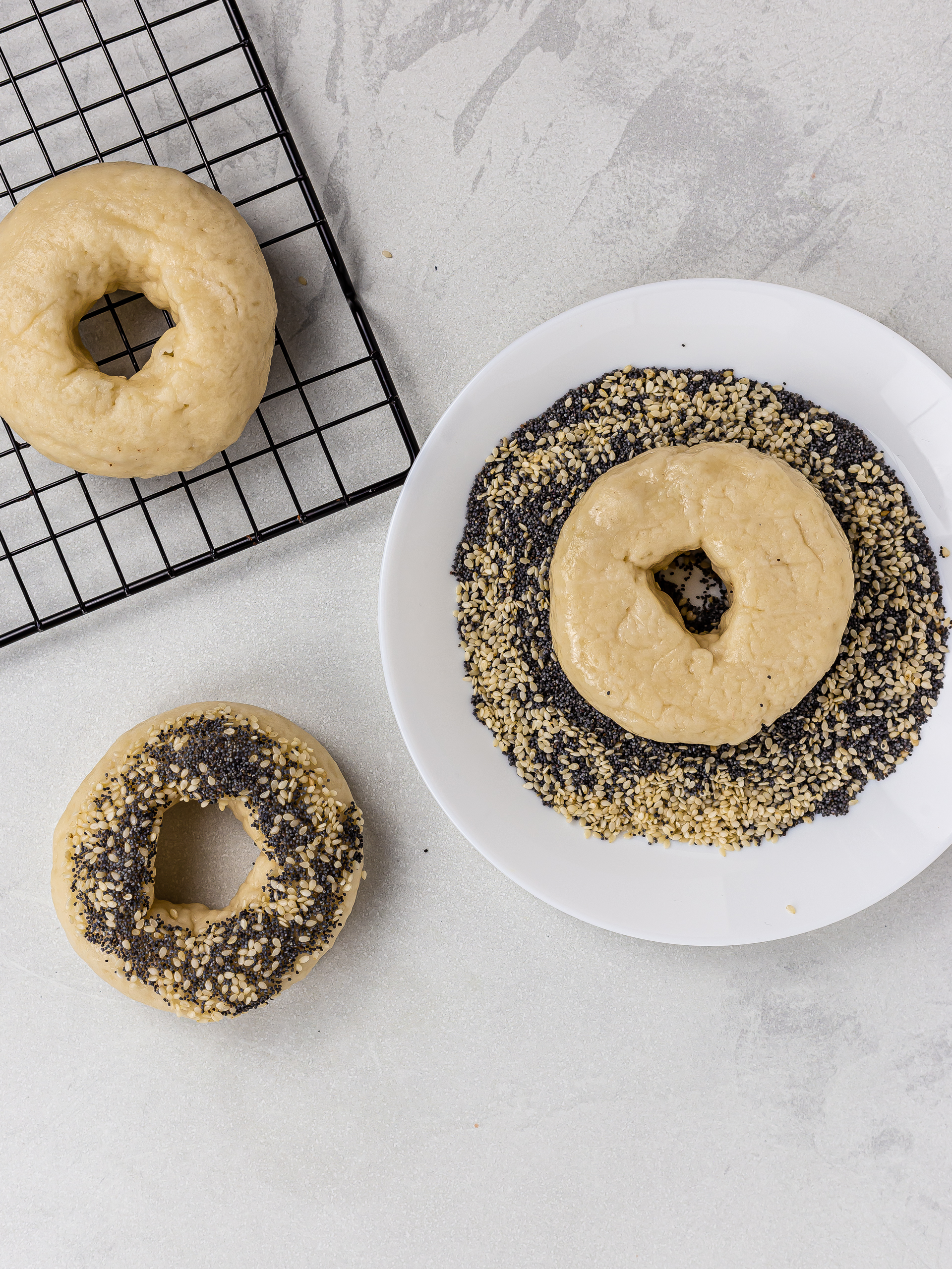 how to coat bagels with sesame and poppy seeds