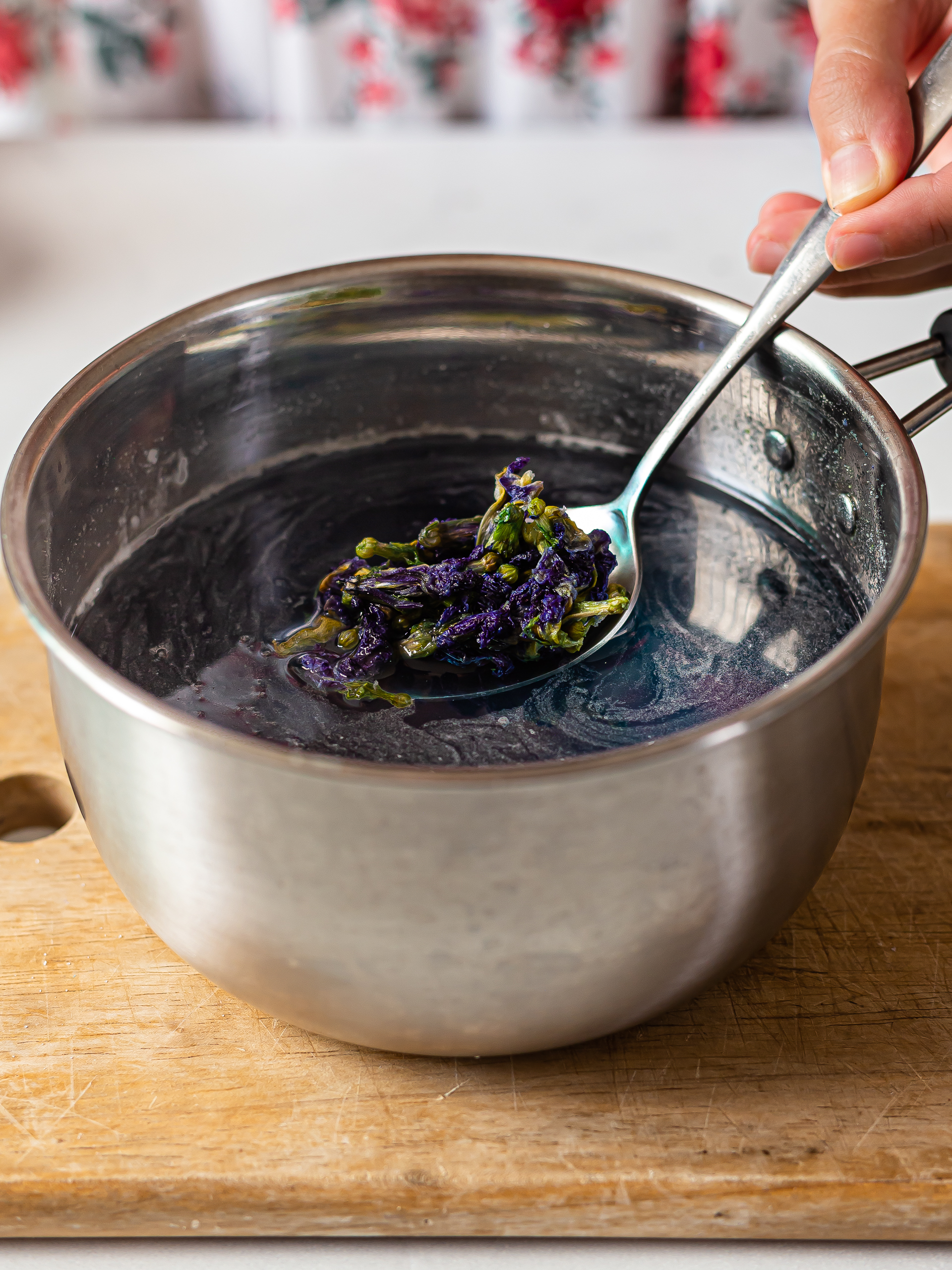 butterfly pea flowers cooking with agar for jelly