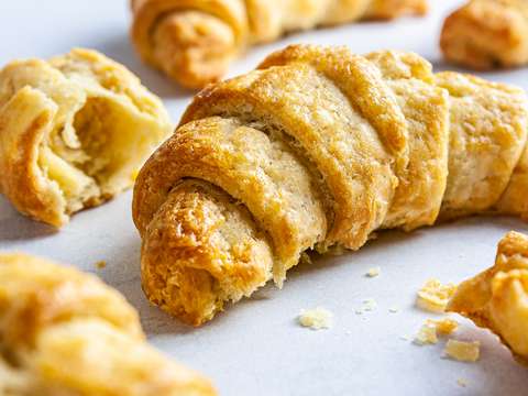 https://cdn.foodaciously.com/static/recipes/14dcfaa1-8c30-4efa-82de-2faf47de1d86/dairy-free-gluten-free-croissant-recipe-74bd48e39685ba7cda911ebdce29fc94-480.jpg