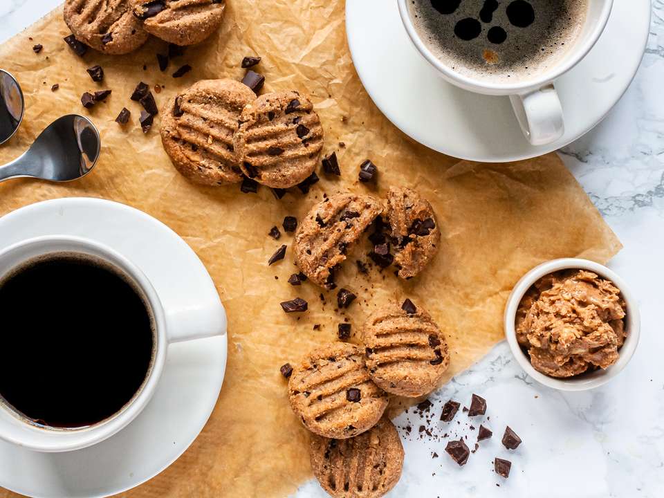 Vegan Peanut Butter Chocolate Chip Cookies Recipe | Foodaciously