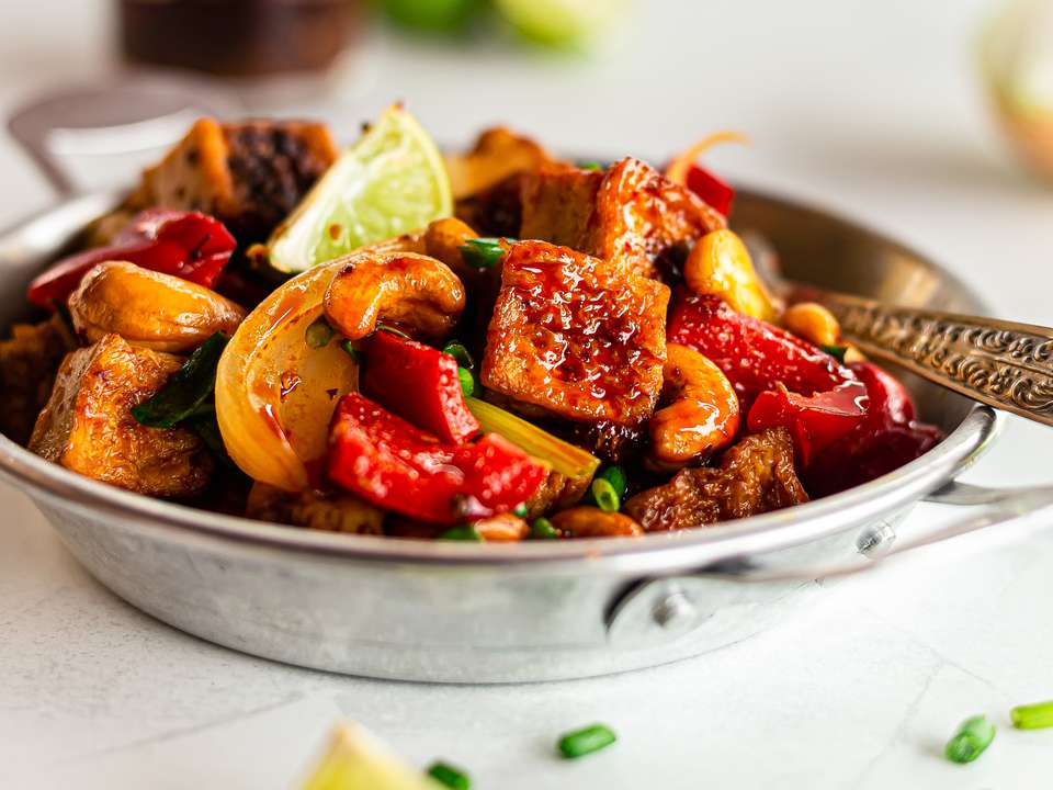 Tofu Pad Med Mamuang (Thai Cashew Chicken, but Vegan!) | Foodaciously