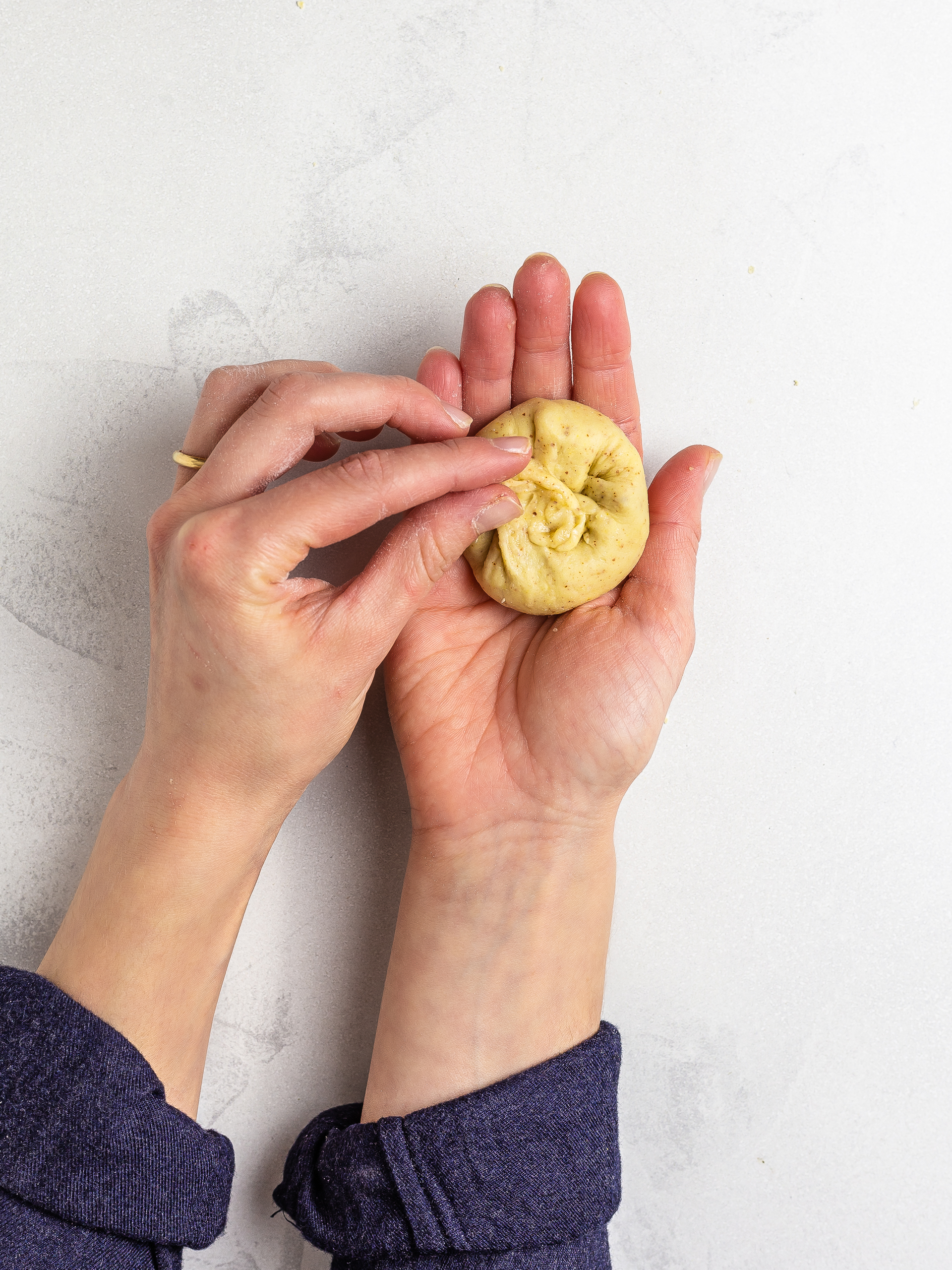 how to fold and seal nastar cookie