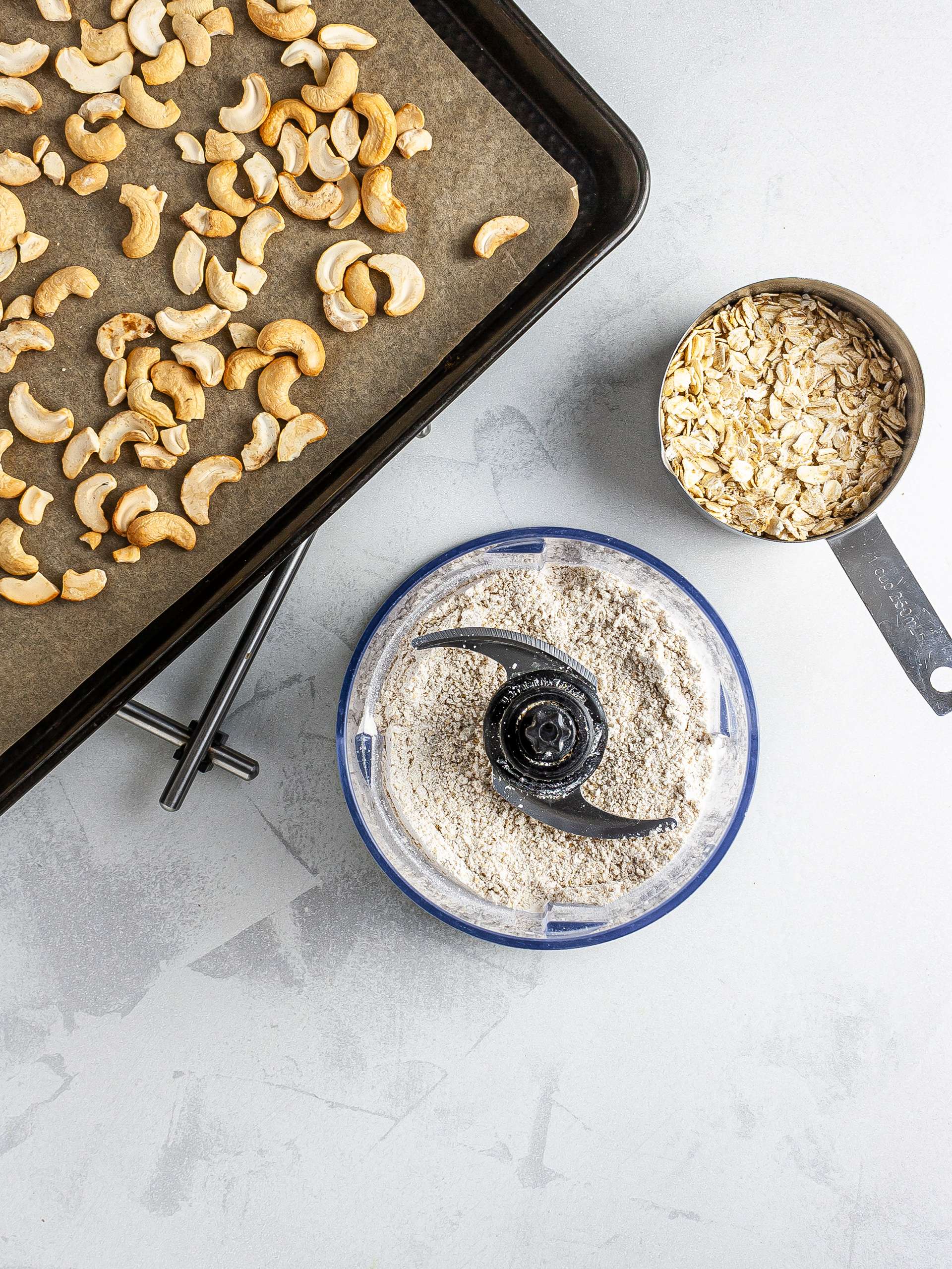 Oat and roasted cashew nut flour