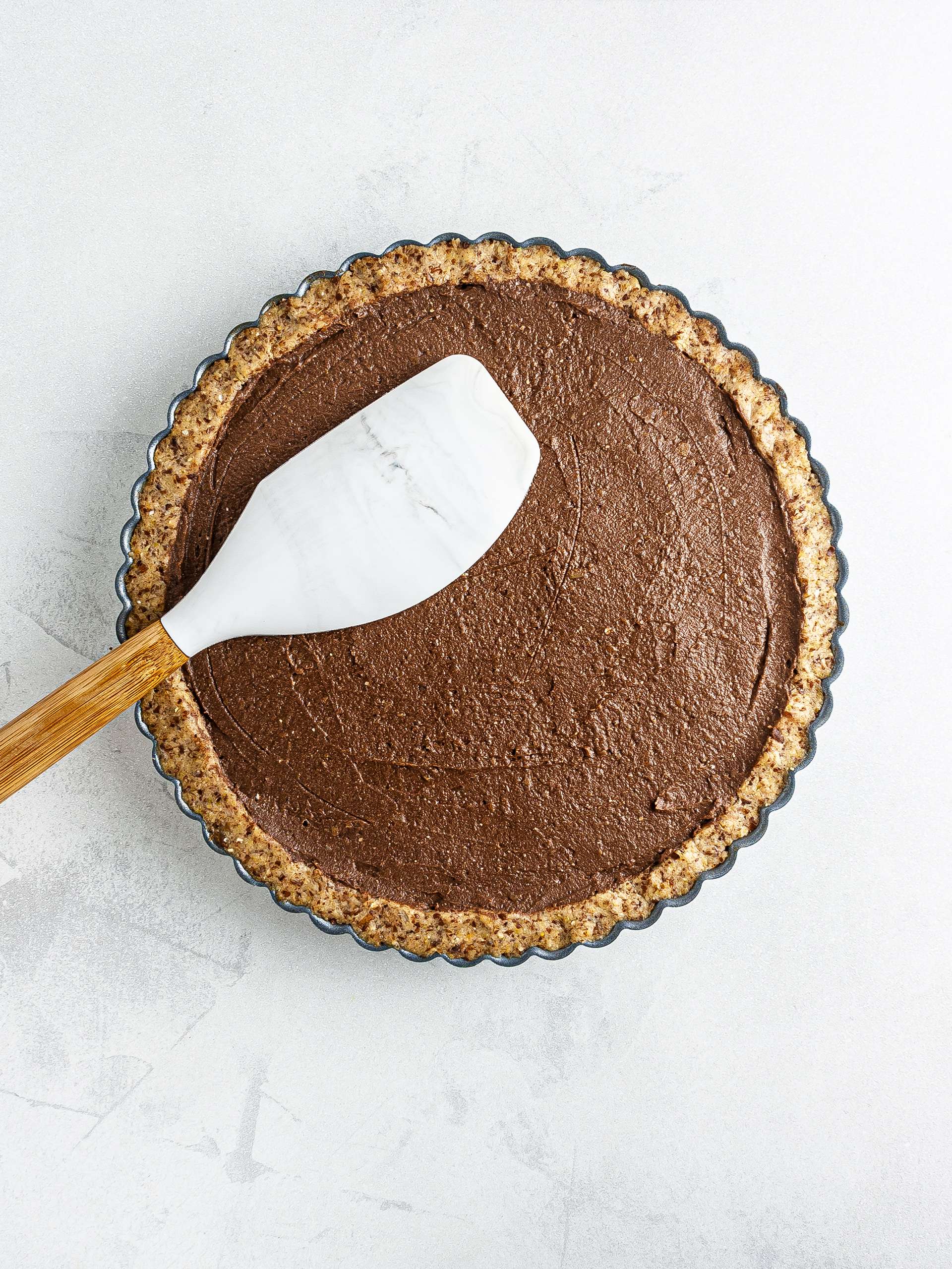 Pie crust filled with the chocolate cream
