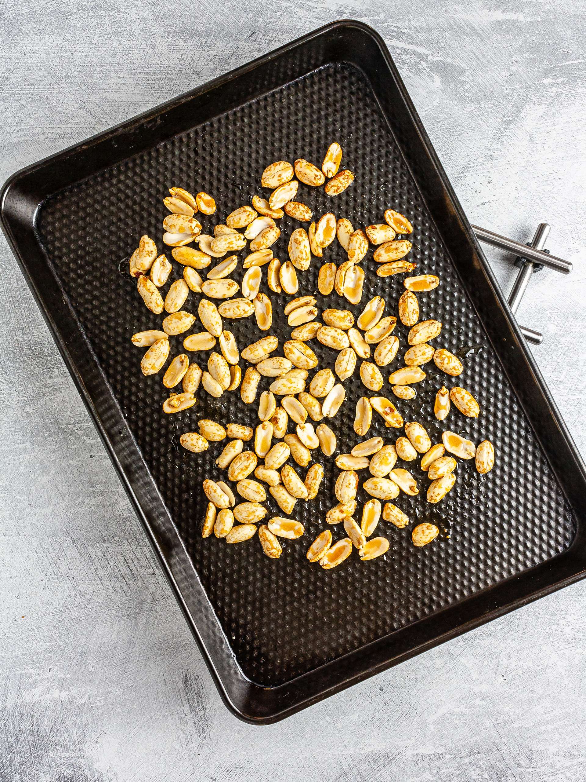 Roasted peanuts with maple