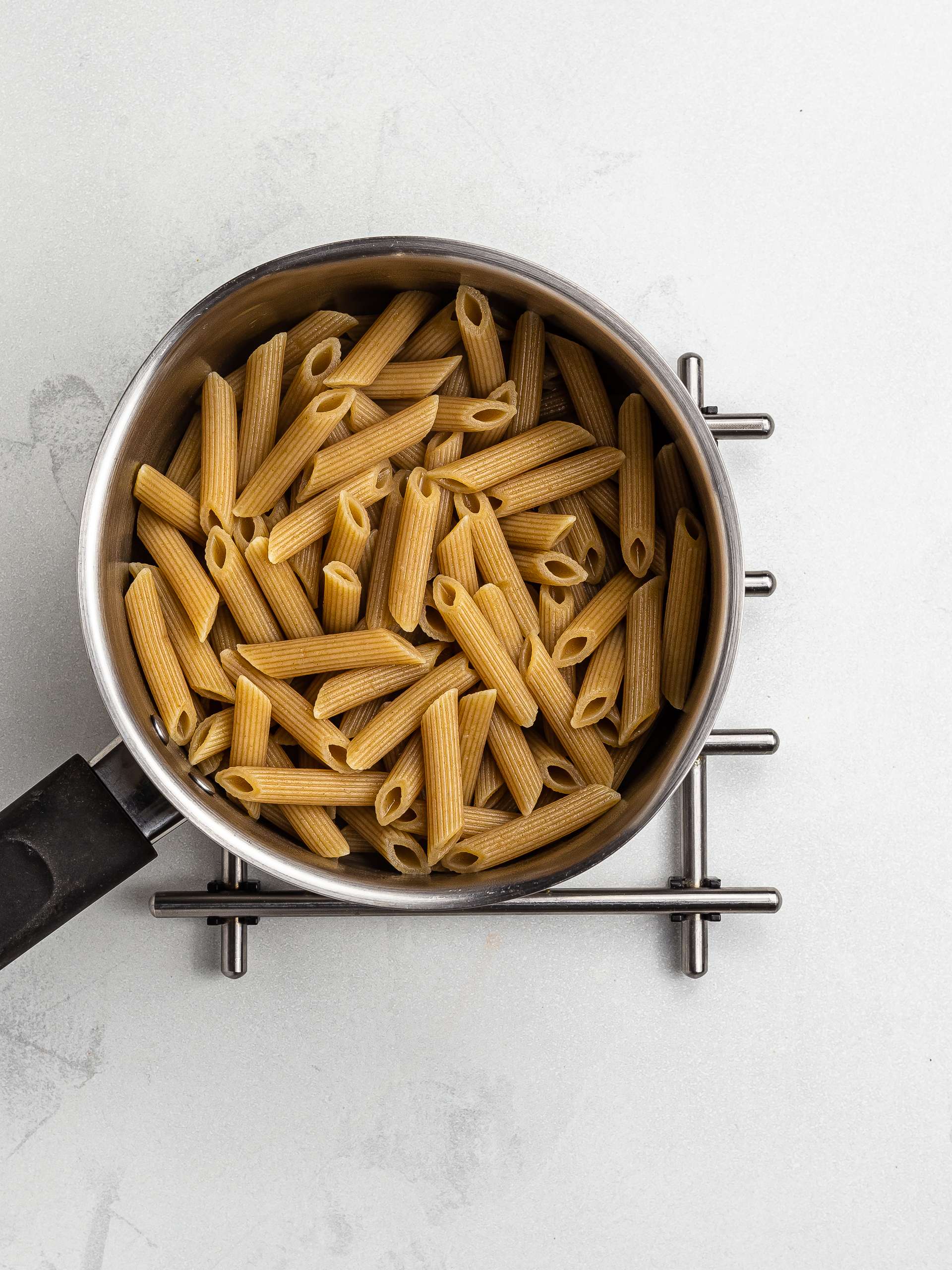 cooked wholemeal pasta in a pot