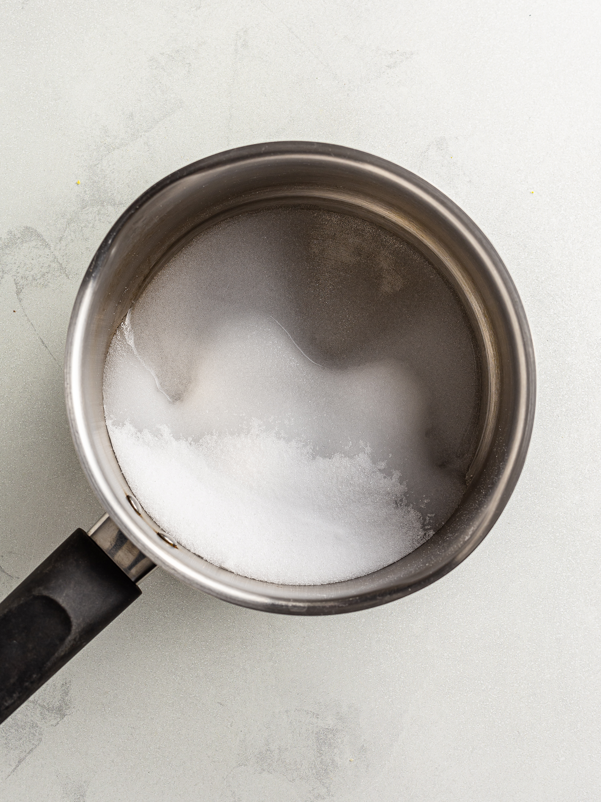 erythritol and water in a pot