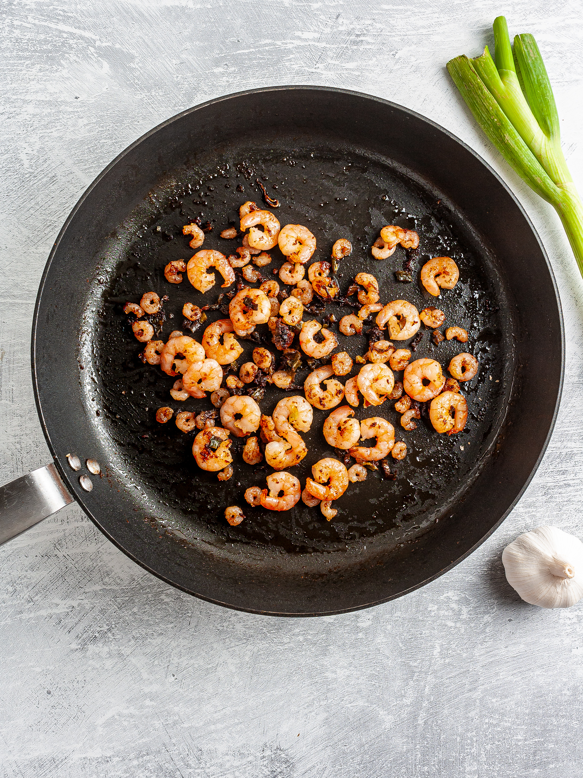 Pan fried shrimps with spring onions