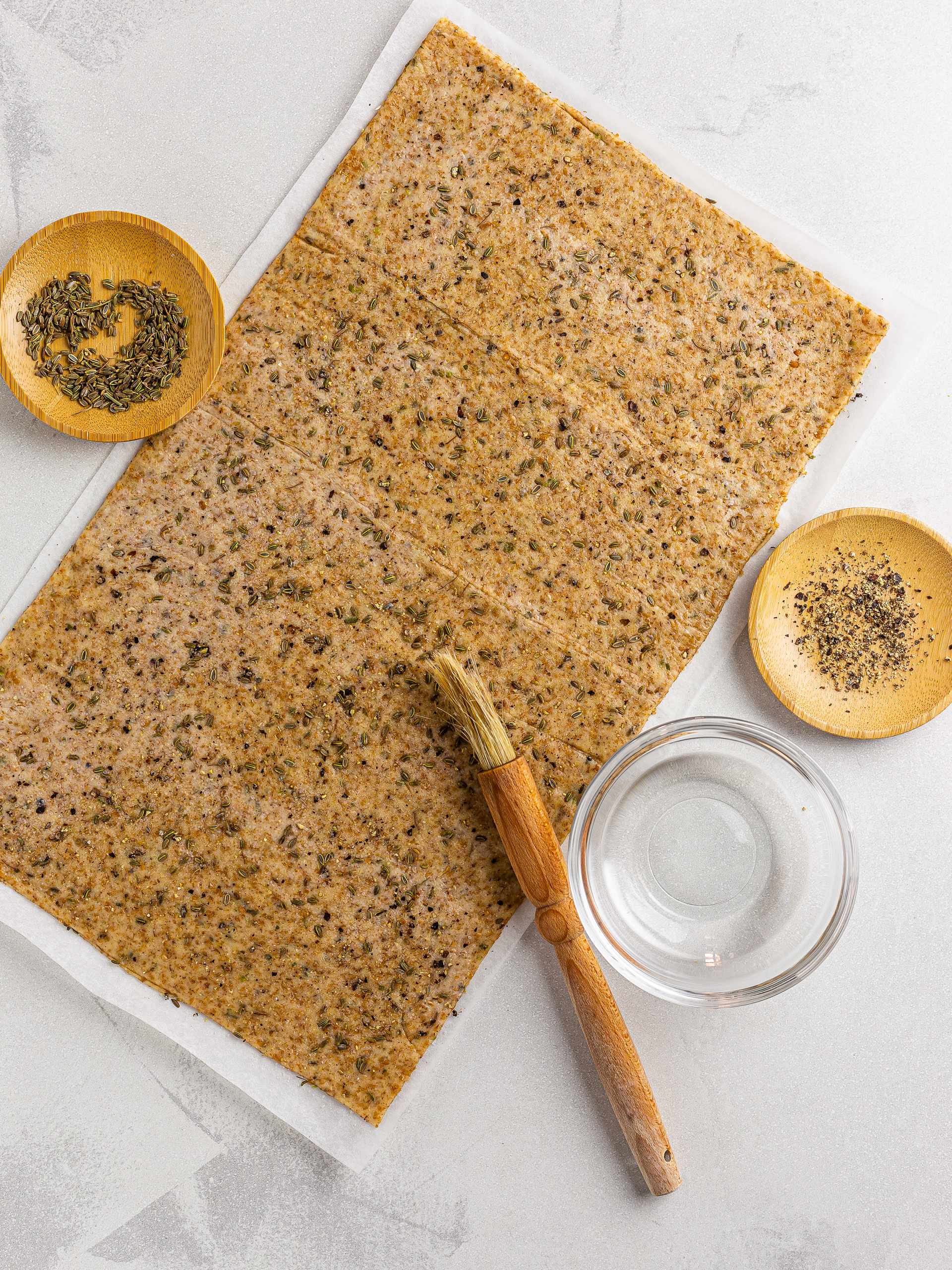 sourdough crackers with fennel and pepper