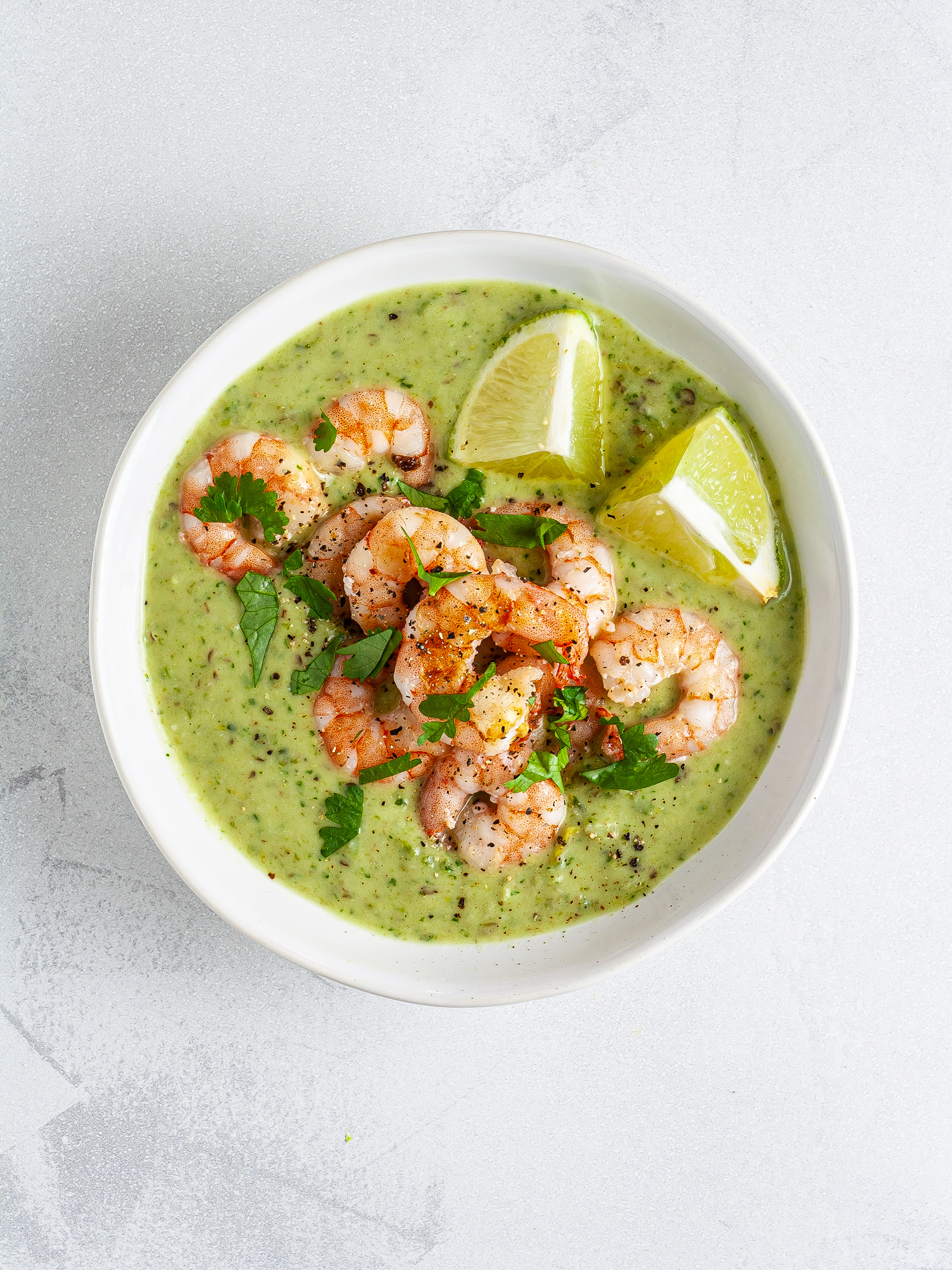 Shrimps in culichi green sauce with lime wedges