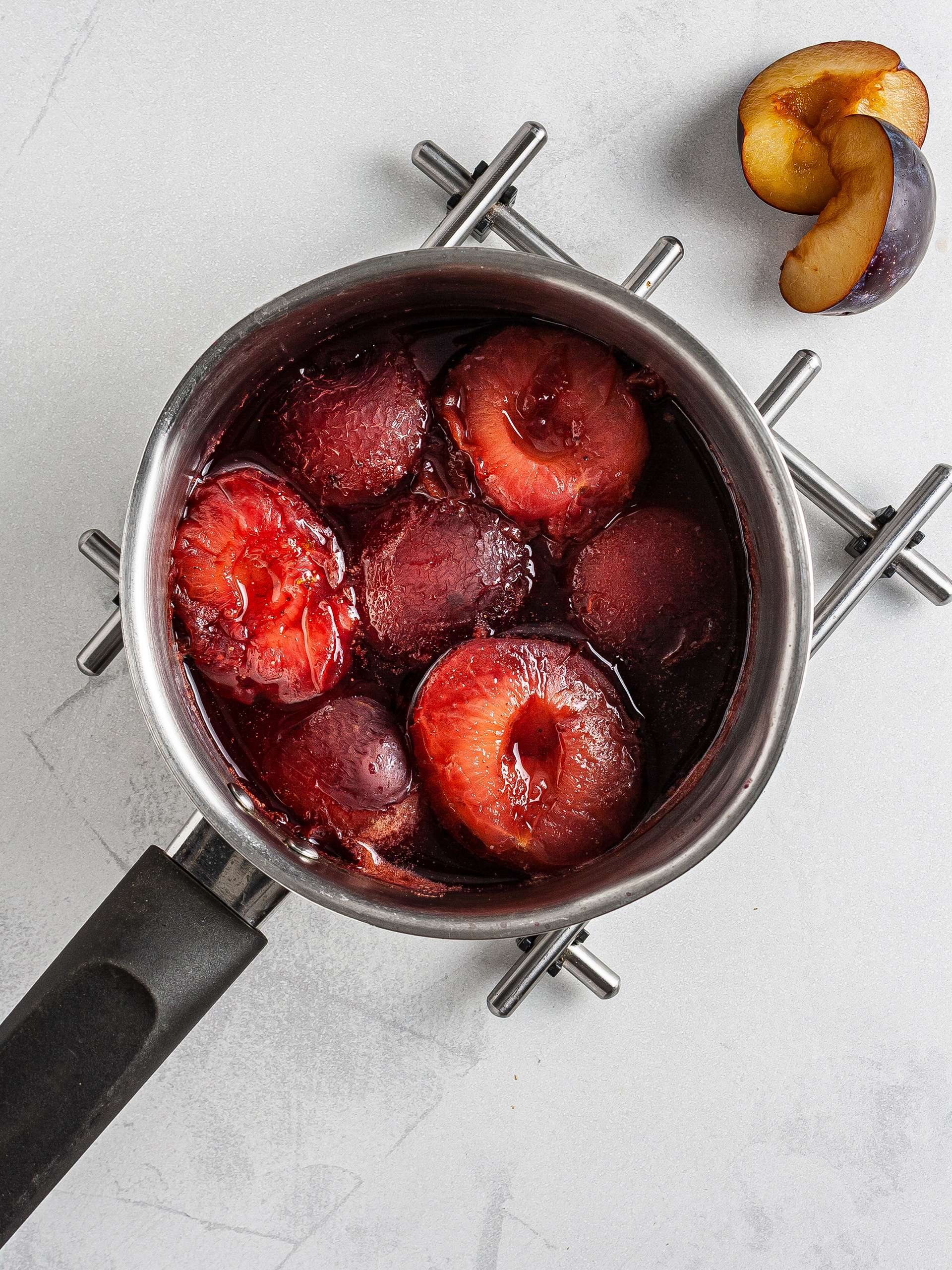Poached plums with cinnamon