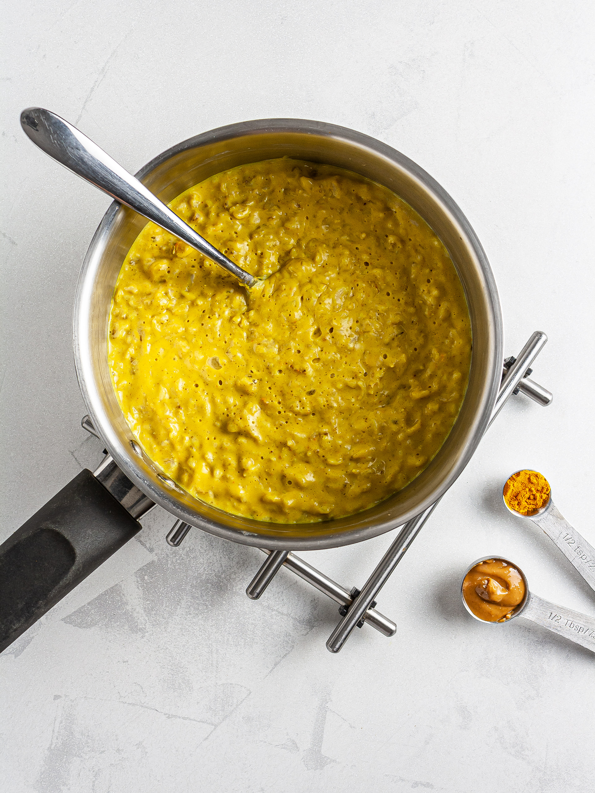 Turmeric and almond butter in the porridge