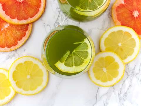 Detox Grapefruit Spirulina Lemonade with Turmeric | Foodaciously