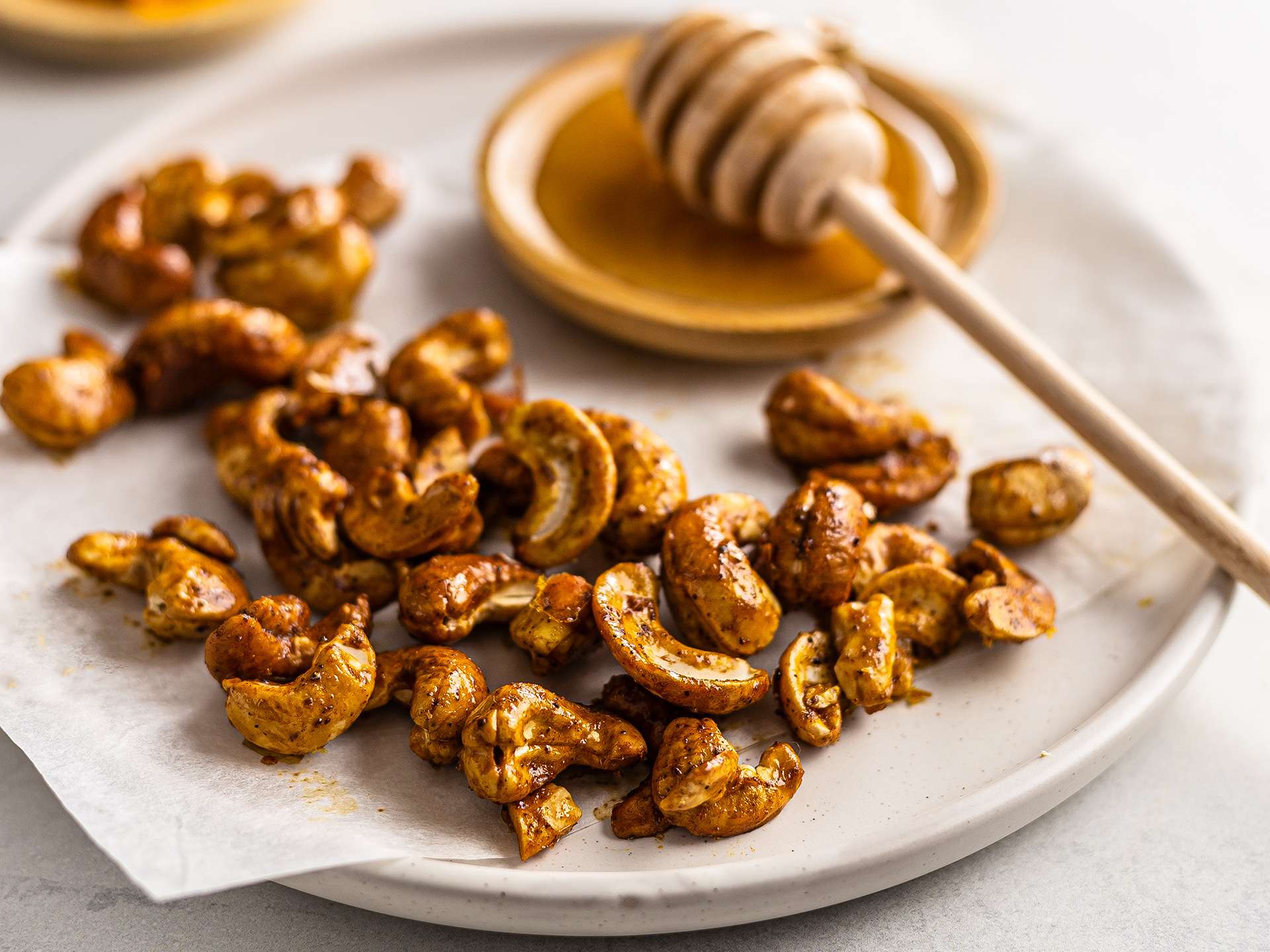 Turmeric Honey-Roasted Cashews