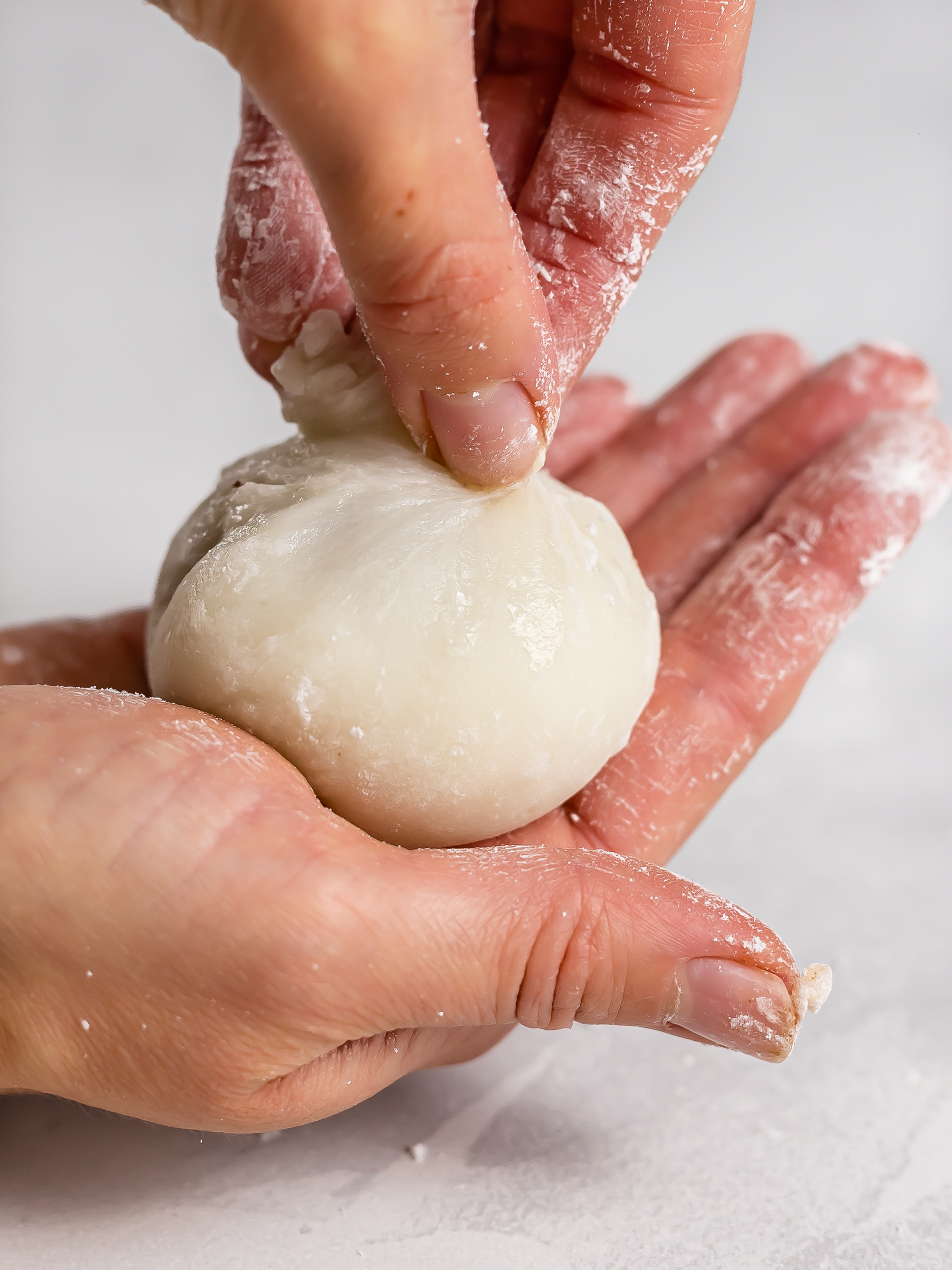 how to seal mochi and shape it into a ball