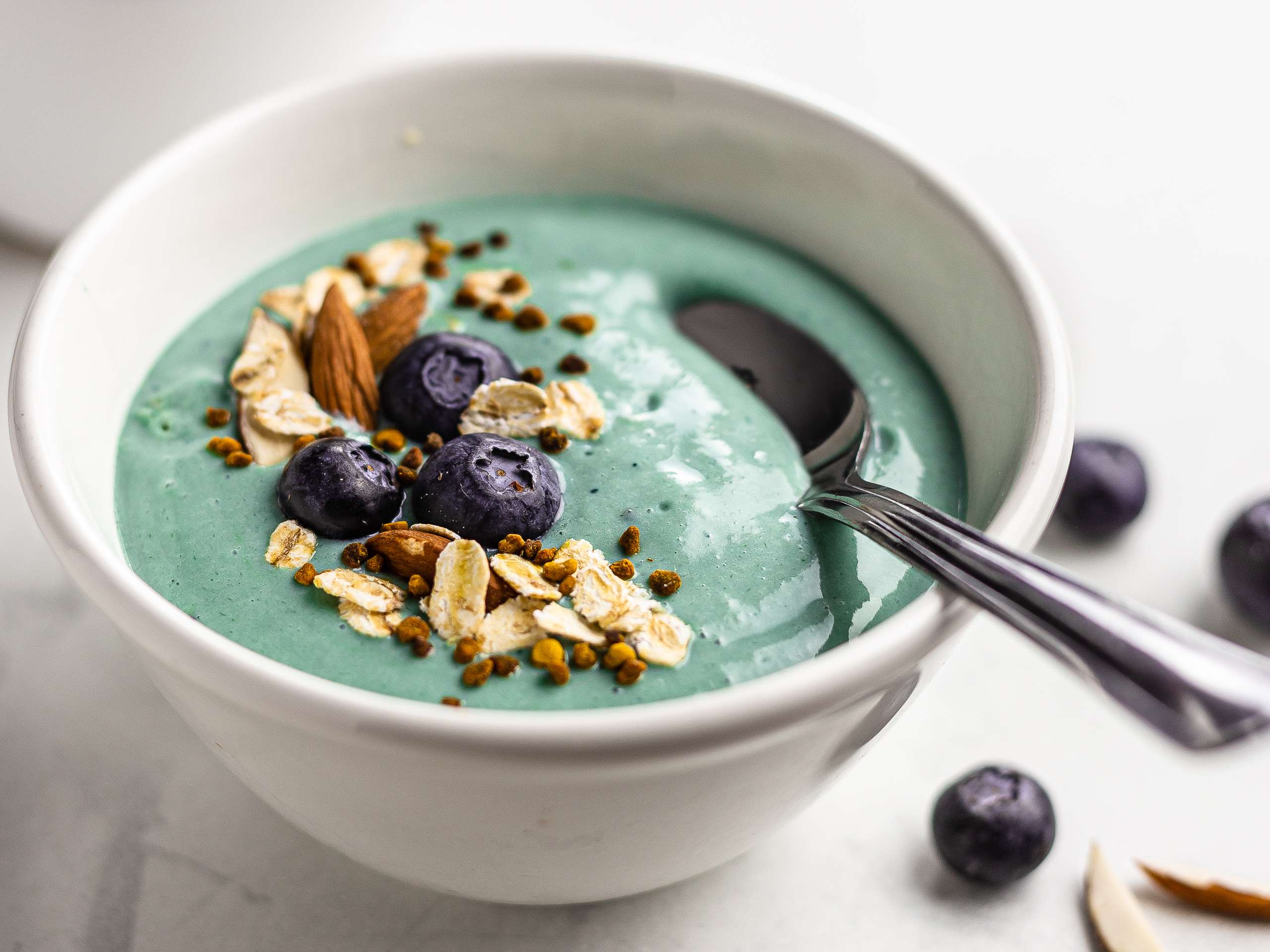 Blue Spirulina Smoothie Bowl Recipe | Foodaciously