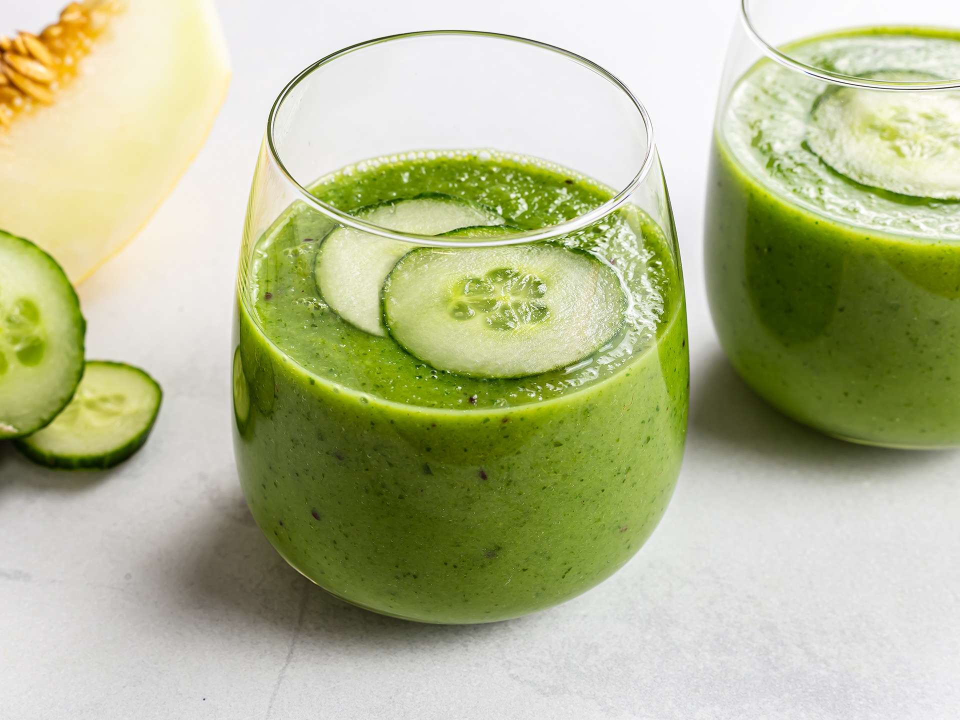 Alkaline Smoothie with Kiwi and Cucumber