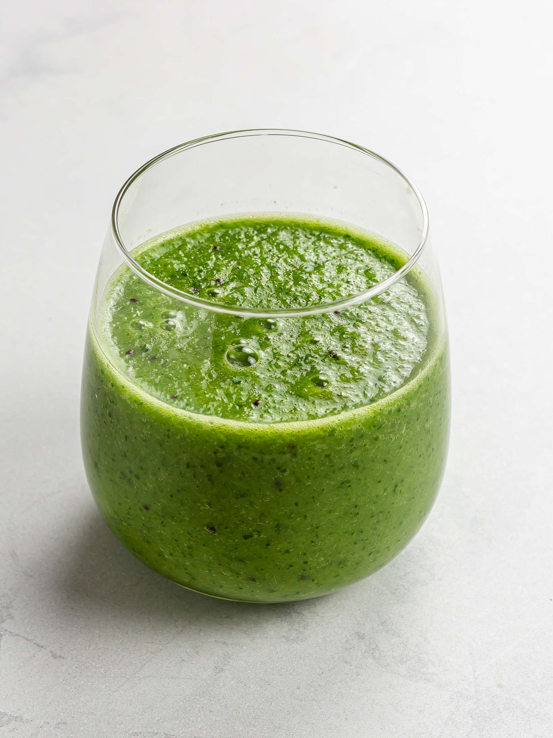 alkaline green smoothie in a glass
