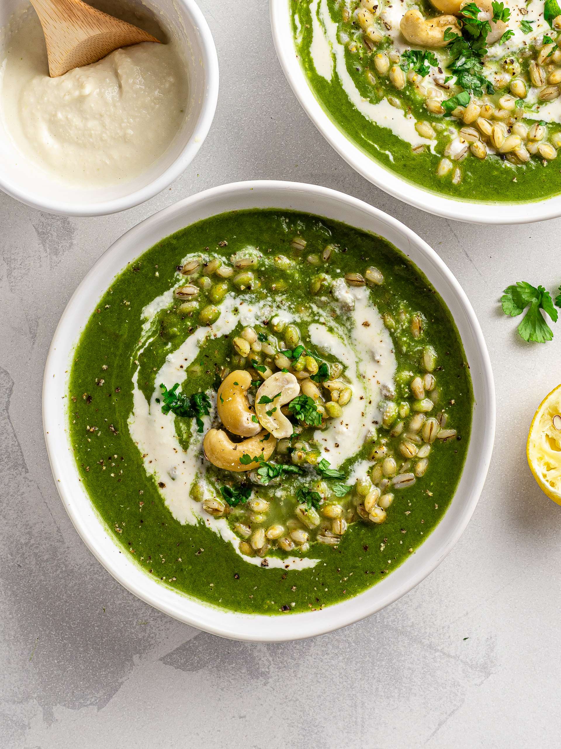 Spinach soup with barley and vegan crème fraîche