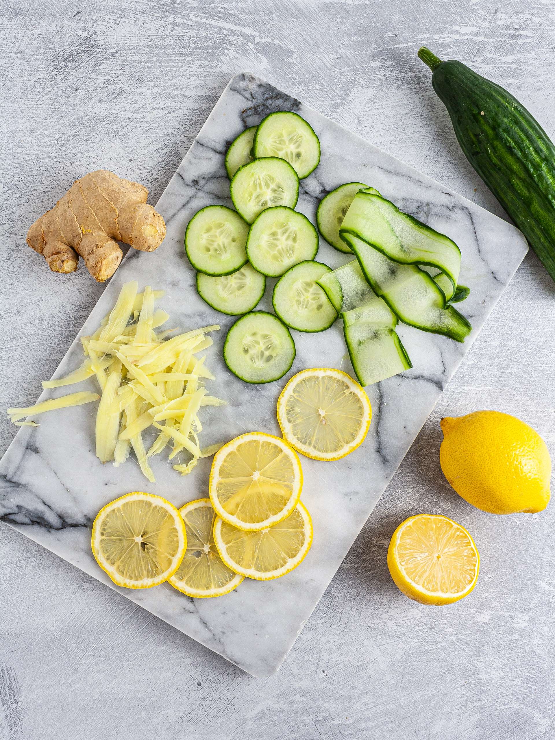 Sliced ginger, lemon, and cucumber