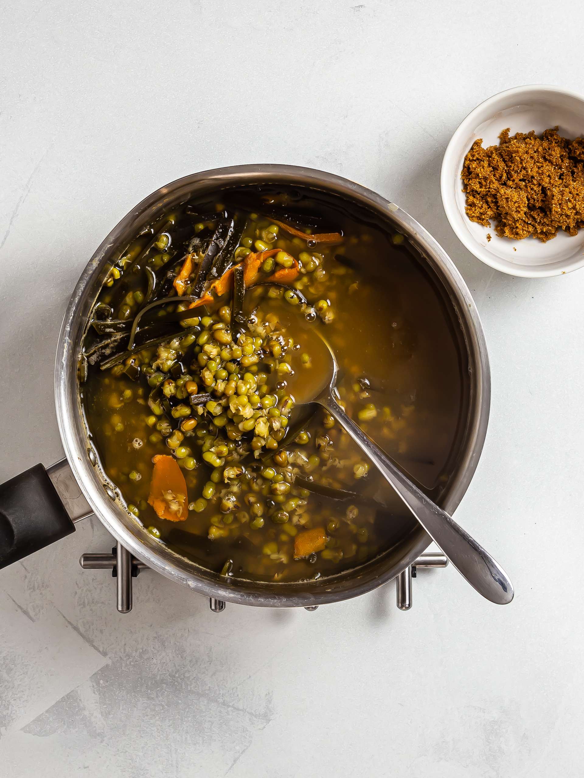 chinese sweet mung bean soup with brown sugar