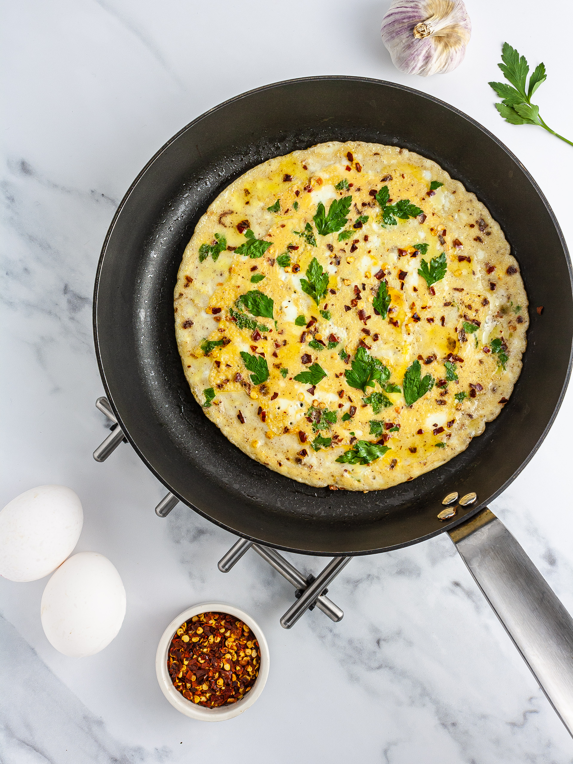 Omelette with chillies and parsley.