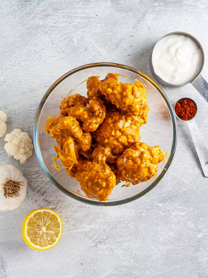 Cauliflowers coated in tandoori sauce