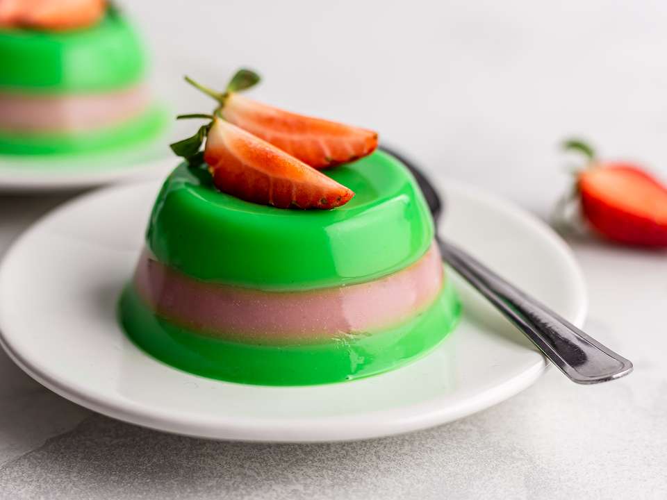 Pandan Strawberry Jelly (Vegan, SugarFree) Foodaciously