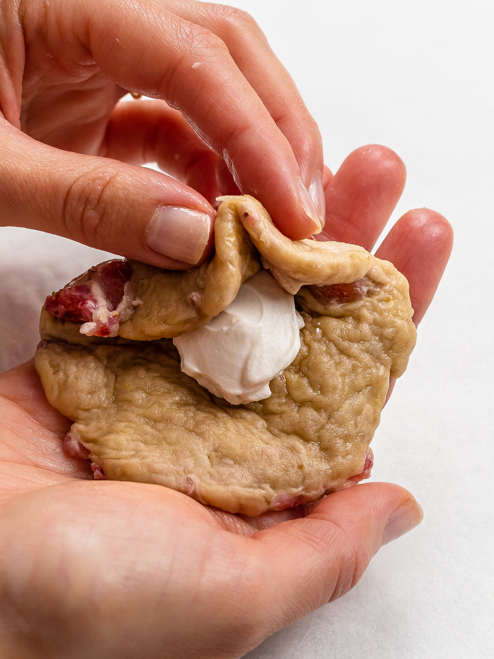 how to fill cookies with cream cheese