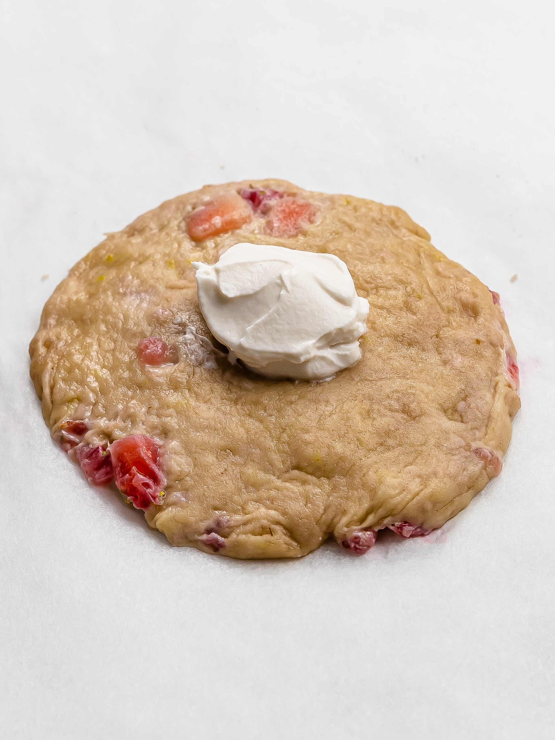 strawberry cookie with cream cheese