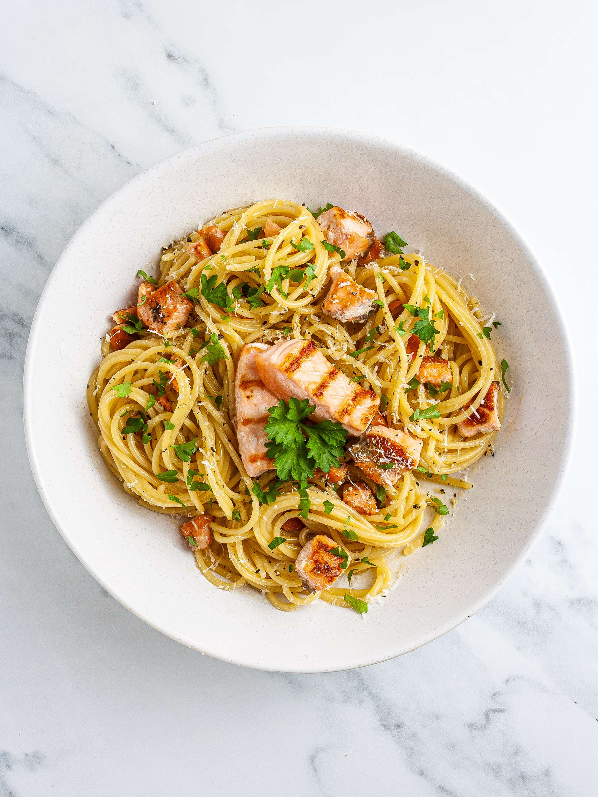 Salmon carbonara with parsley and pepper