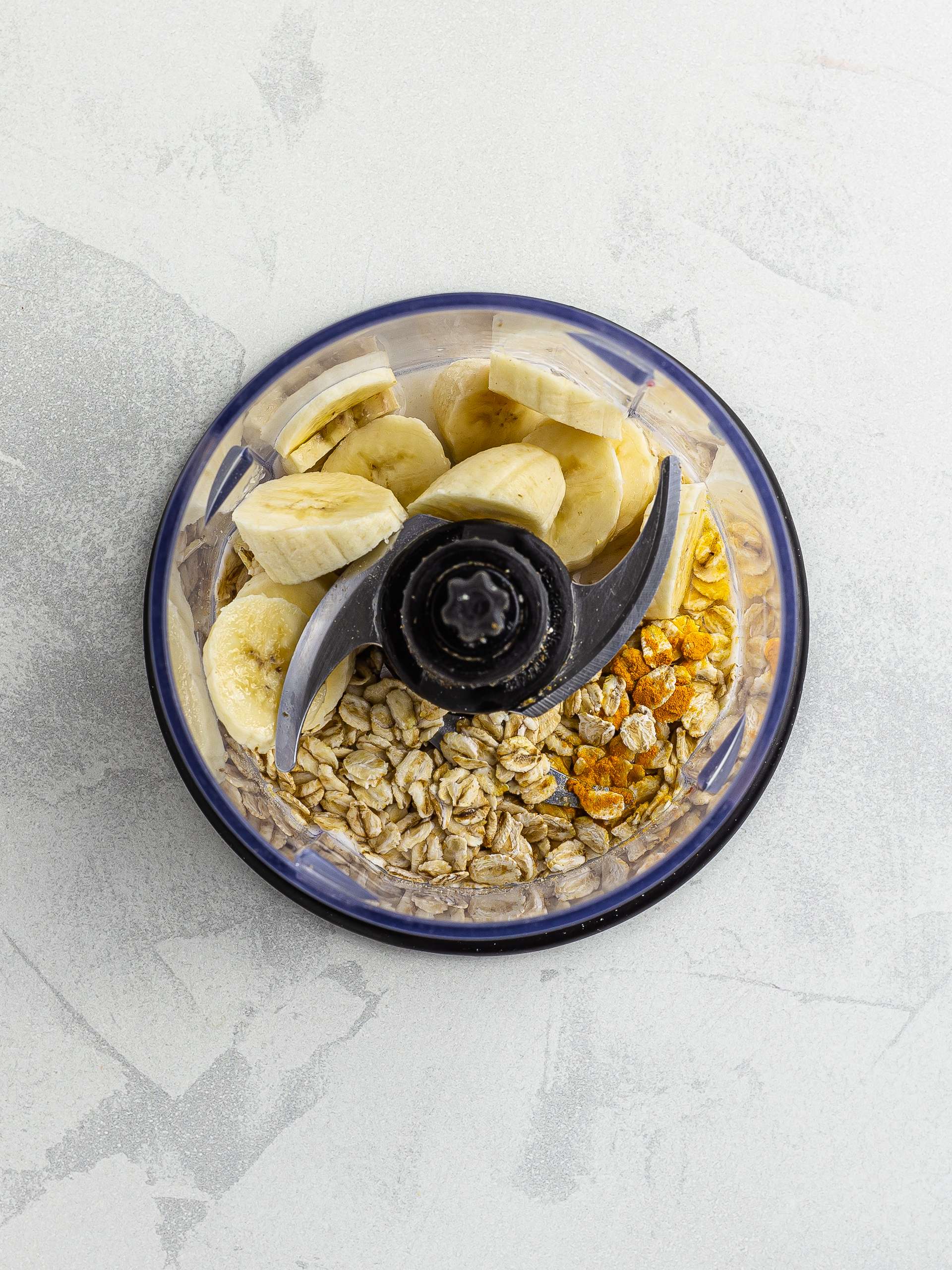 Banana and oats for smoothie