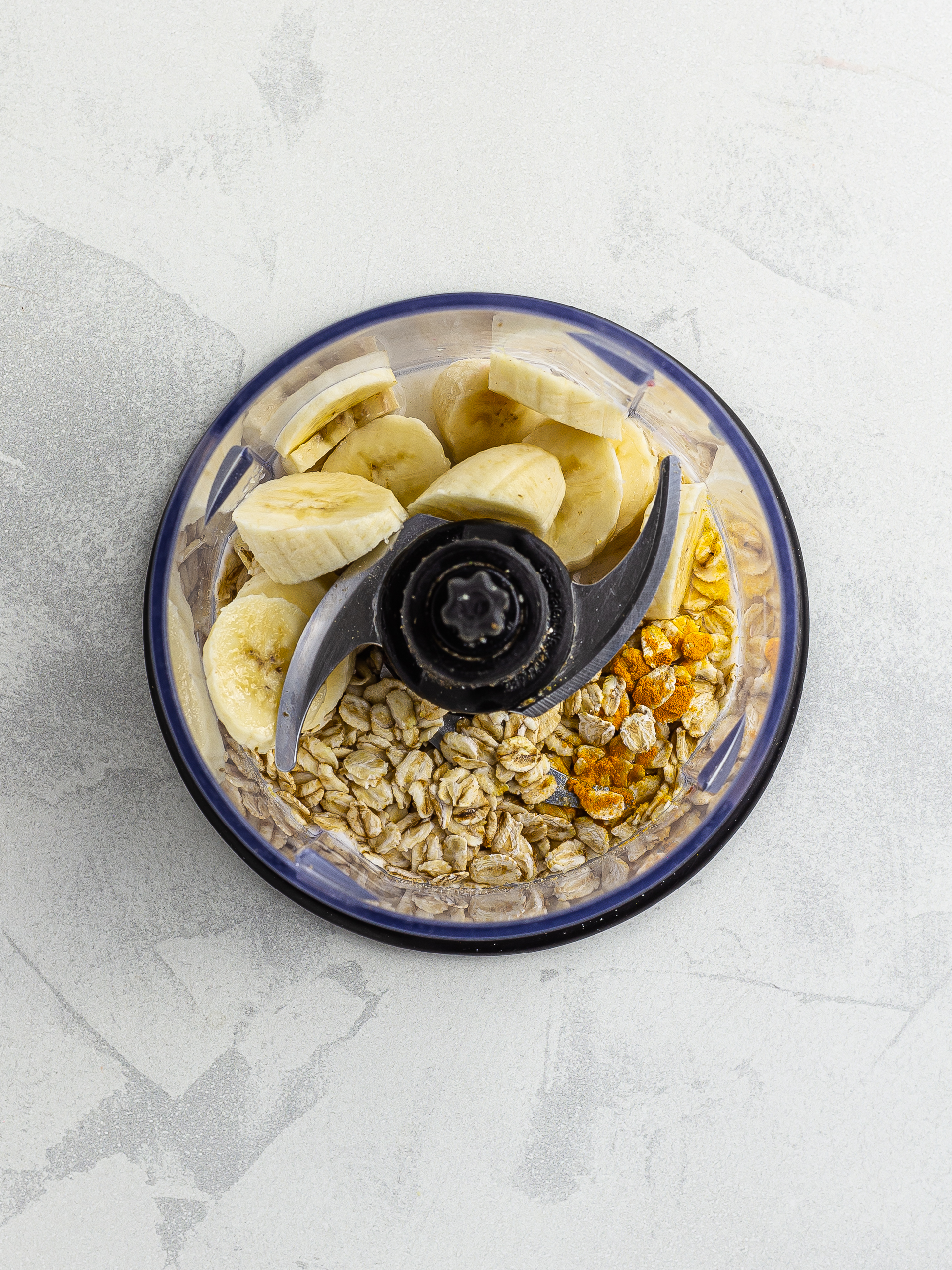 Banana and oats for smoothie