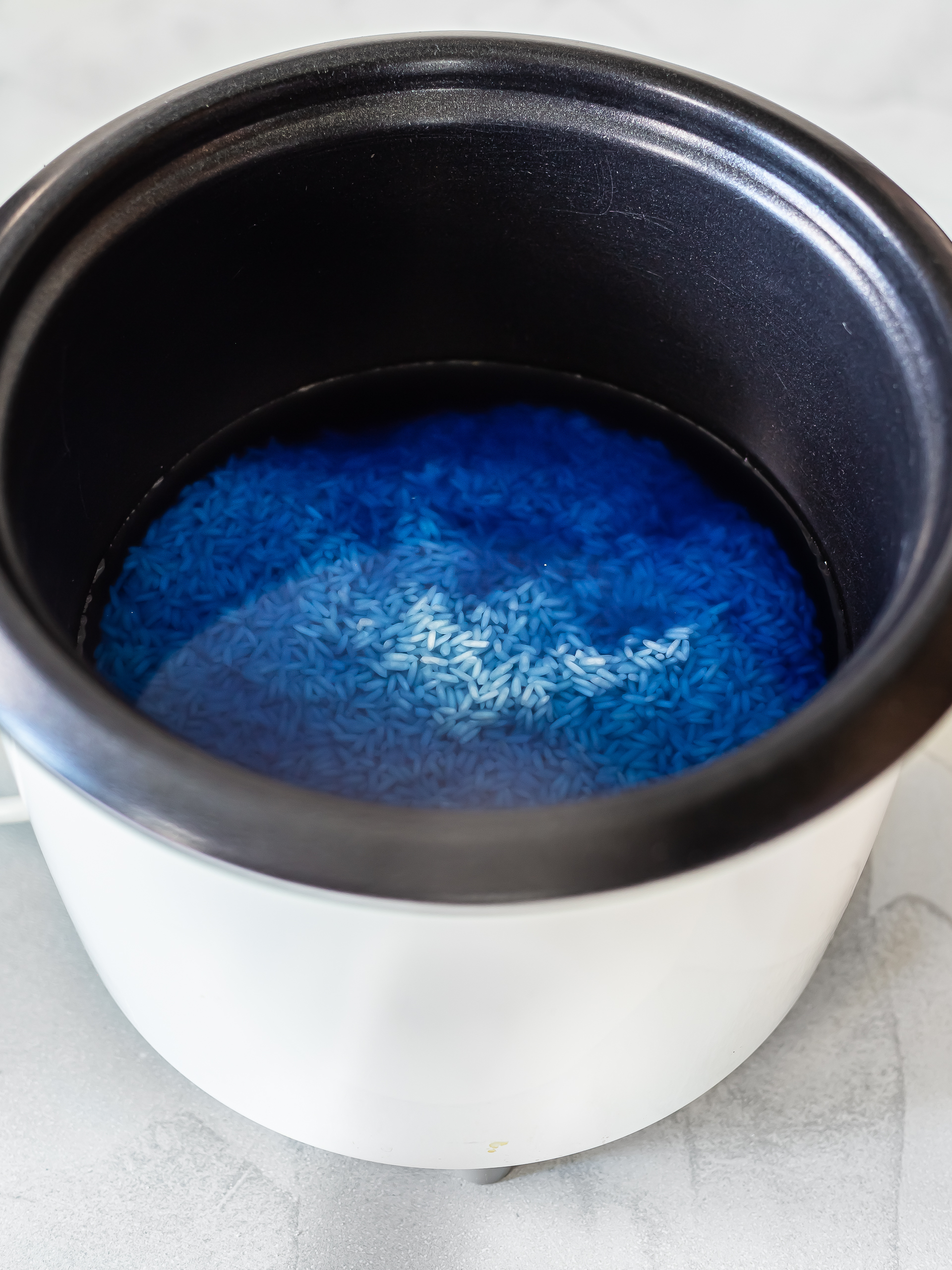 glutinous rice with butterfly pea blue water