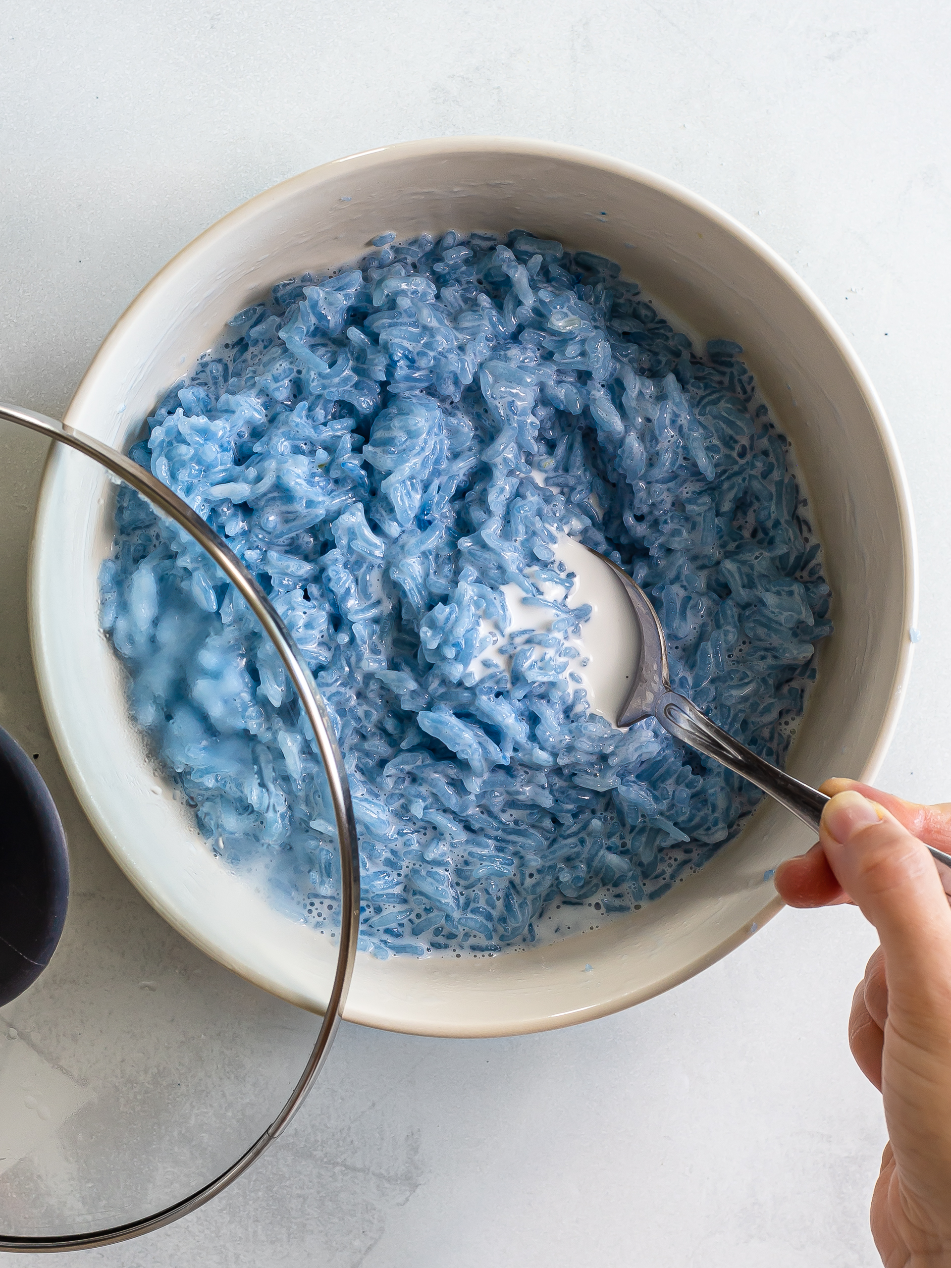 thai blue sticky rice mixed with sweet coconut milk