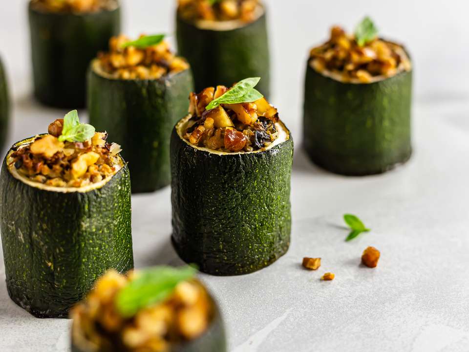 Vegan Low-Carb Stuffed Zucchini Cup | Foodaciously