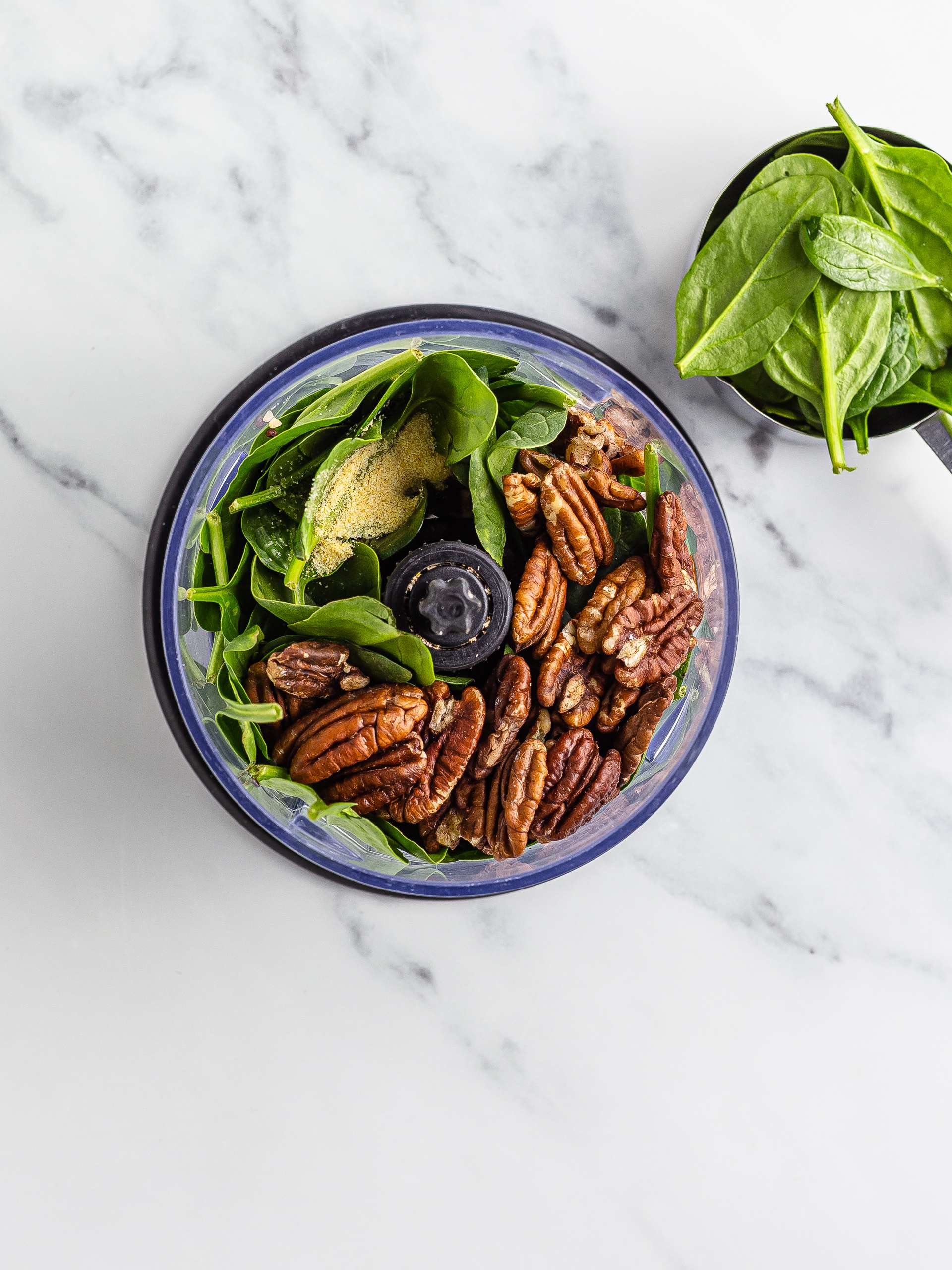vegan pesto with spinach and pecans