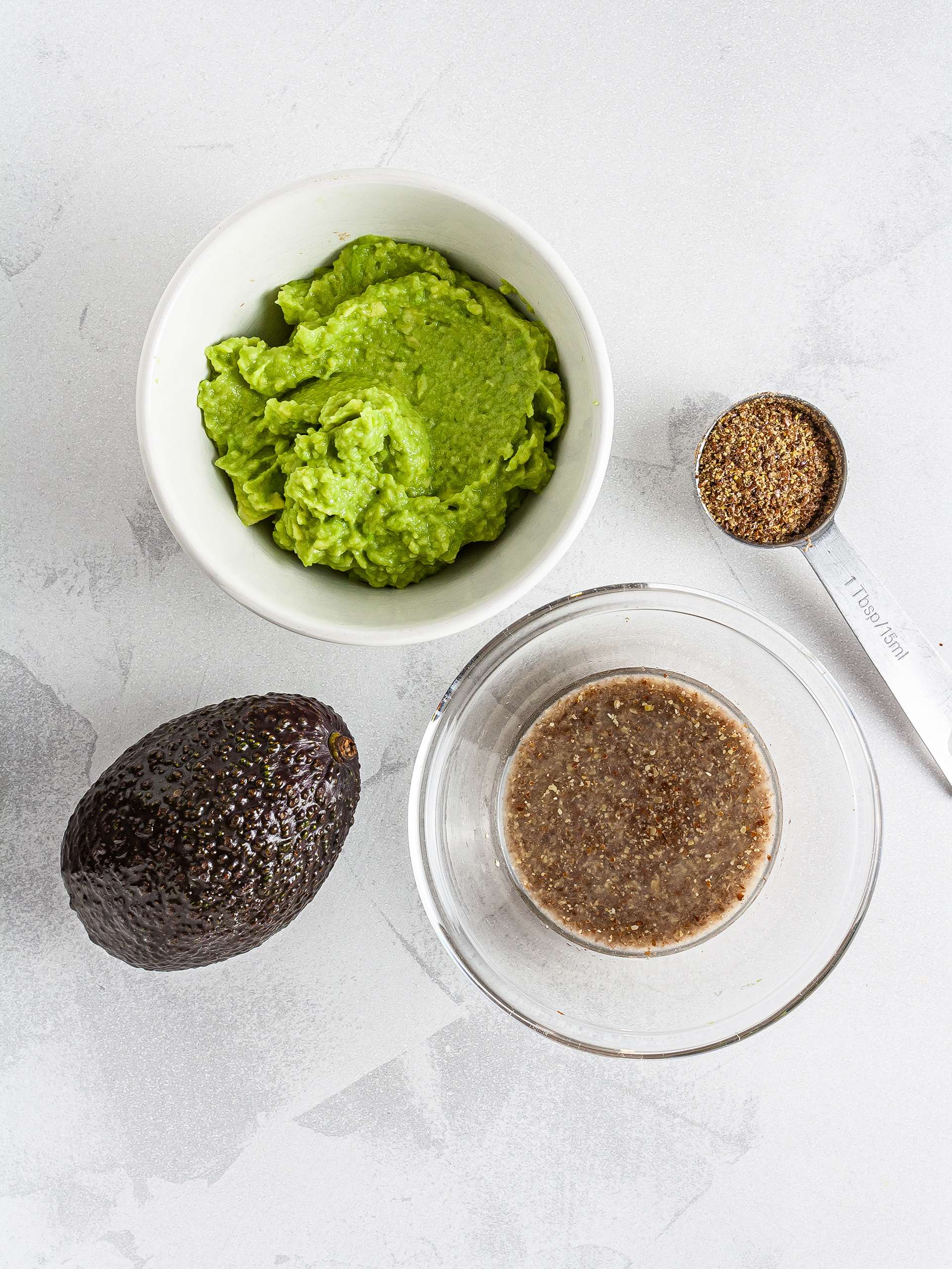 Mashed avocado and flax seeds