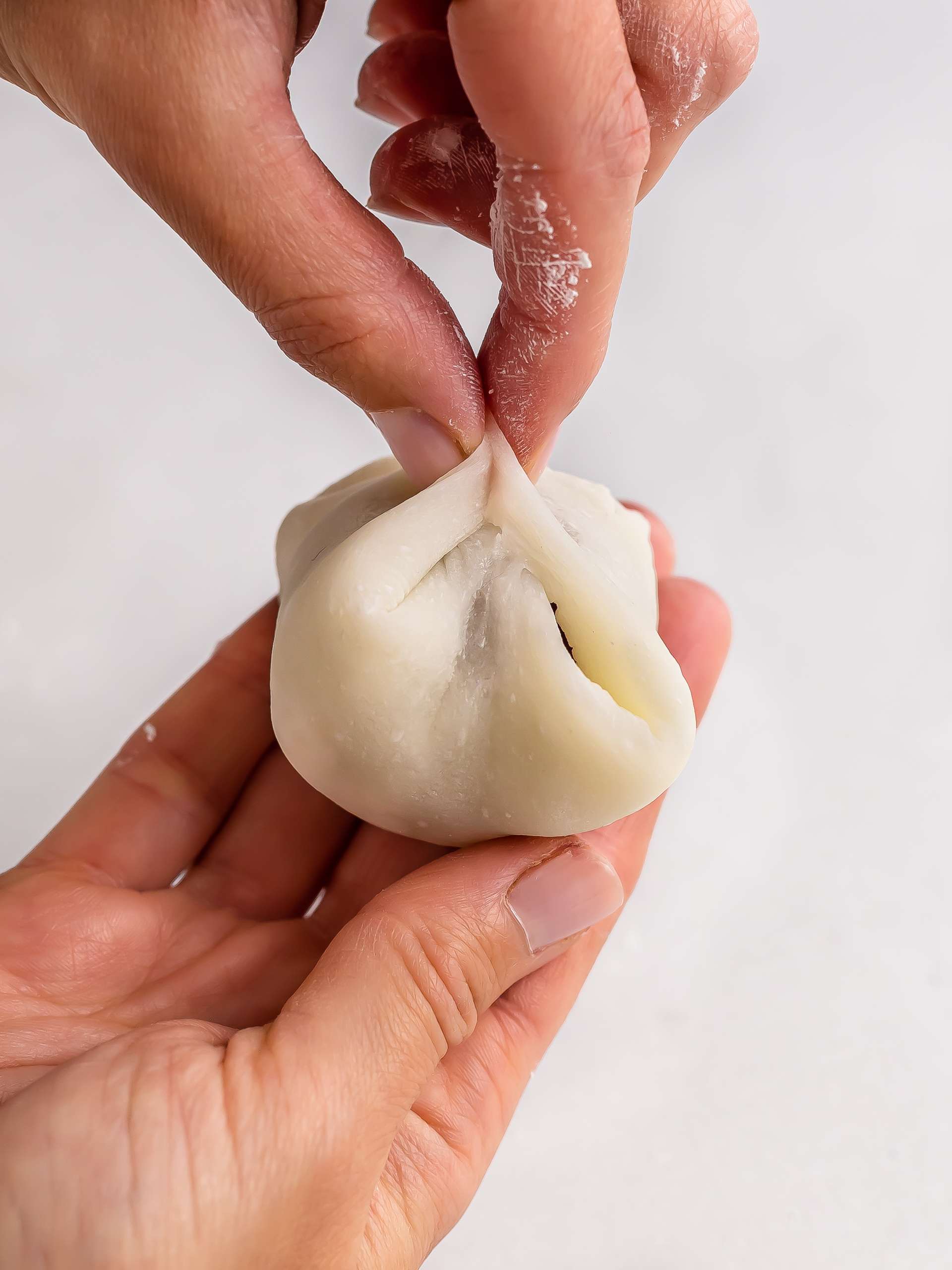 how to shape mochi