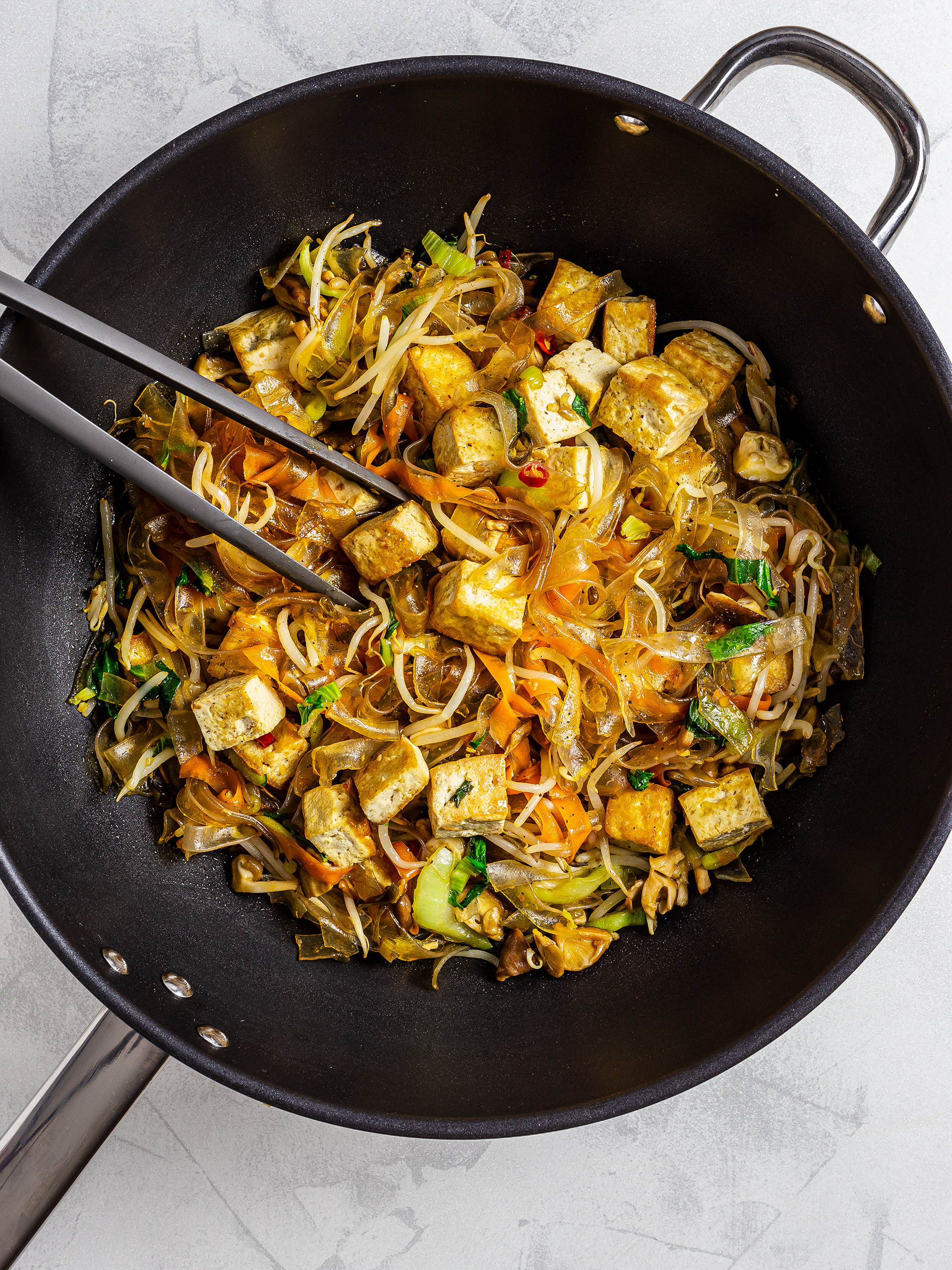 Thread noodles pad thai with tofu