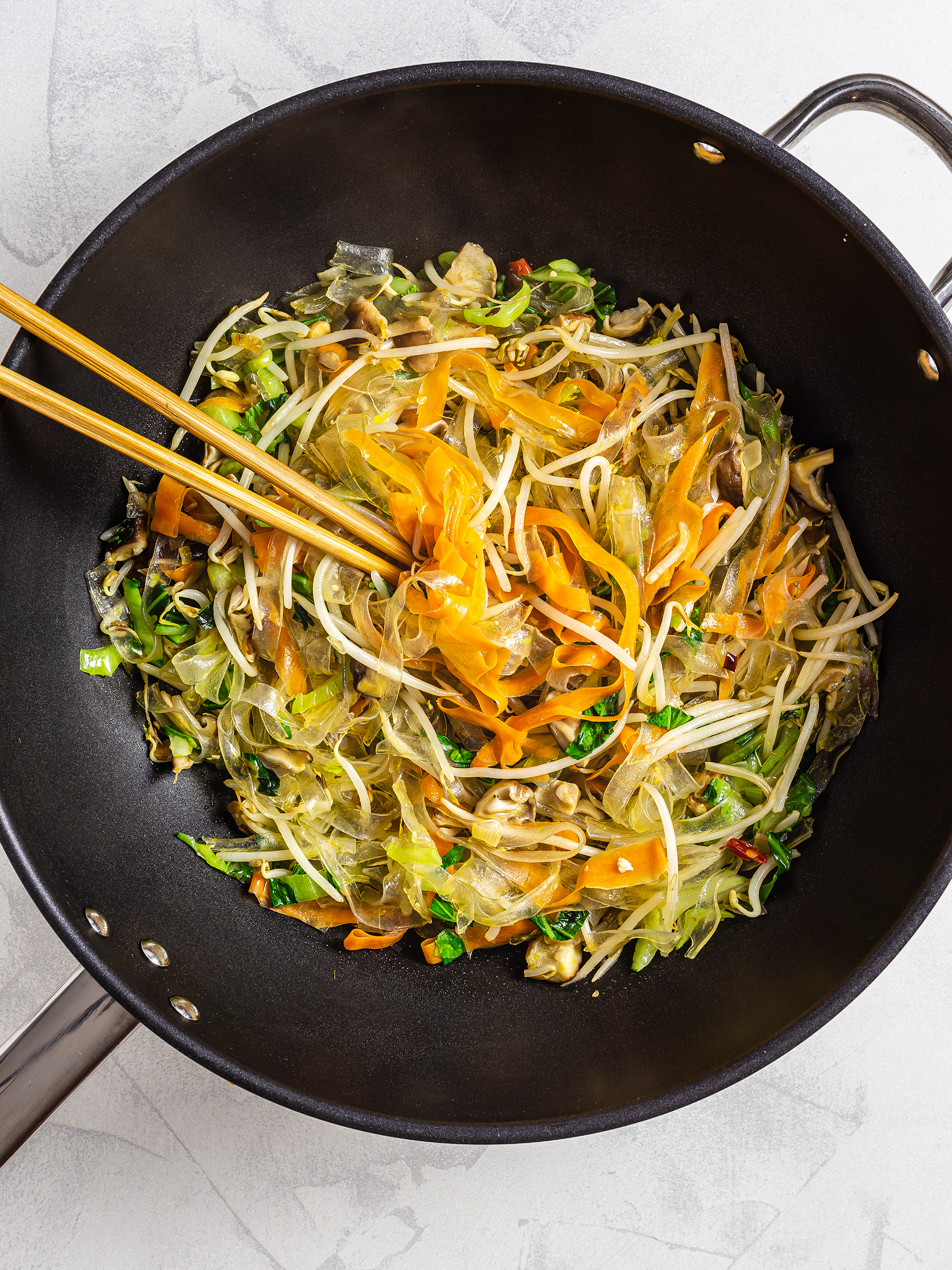 Pad woon sen stir fry with vegetables