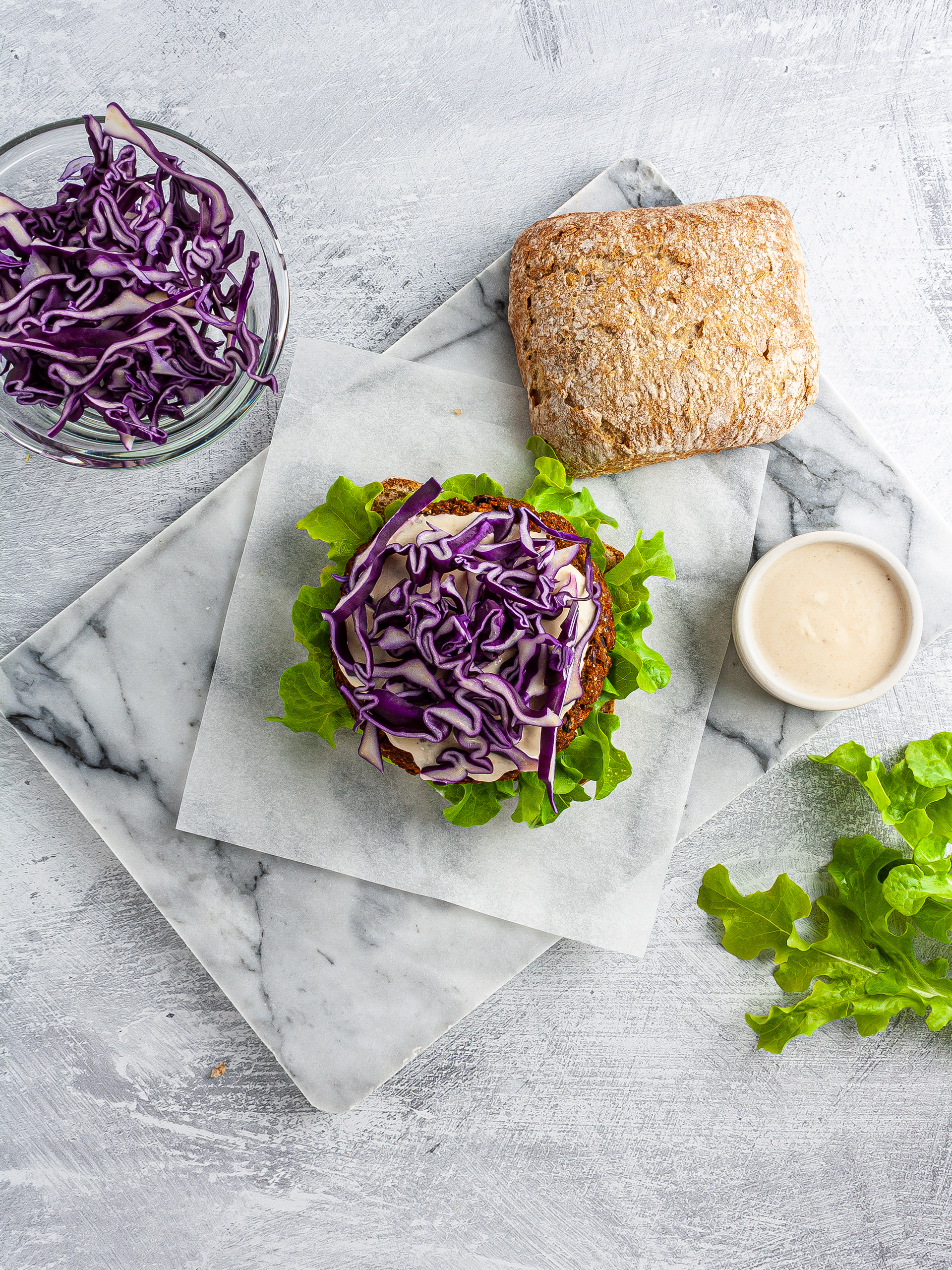 Lentil burgers with wholemeal bread roll and lettuce