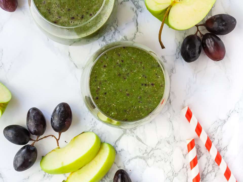 Apple Grape Smoothie Recipe | Foodaciously