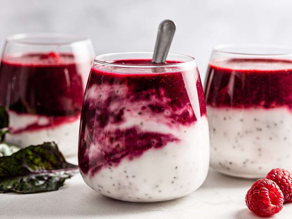 Detox Beet Greens Smoothie with Raspberries | Foodaciously