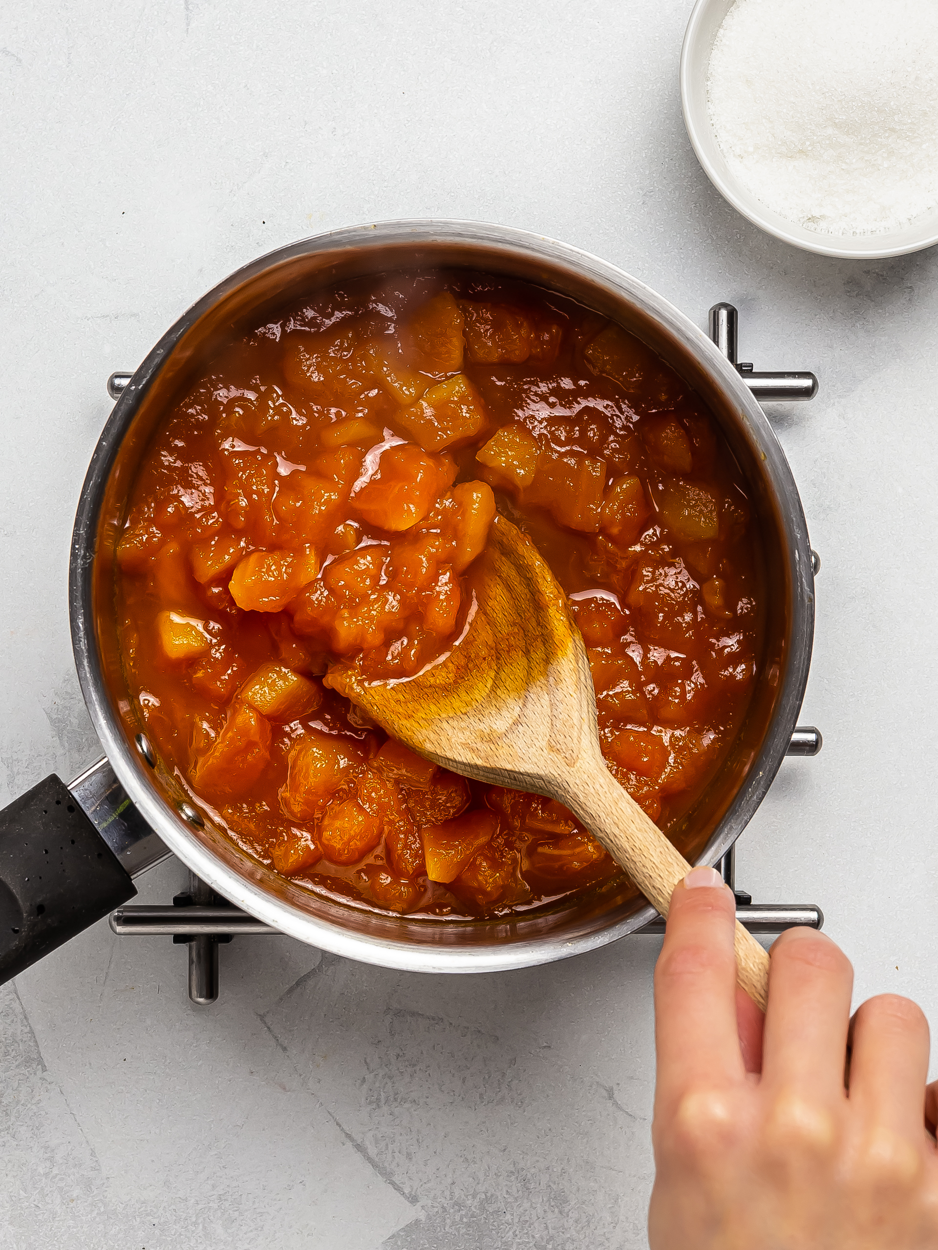 papaya cooking in a pot for jam