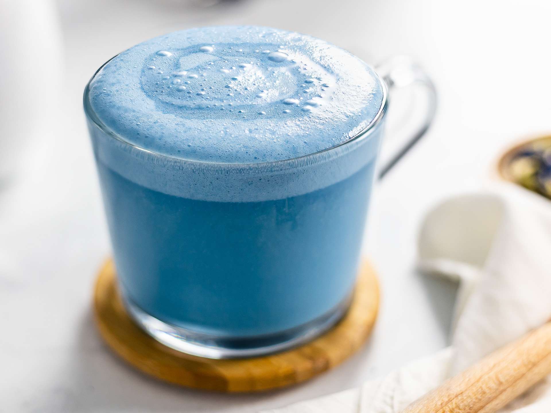 ICED BUTTERFLY PEA FLOWER TEA LATTE