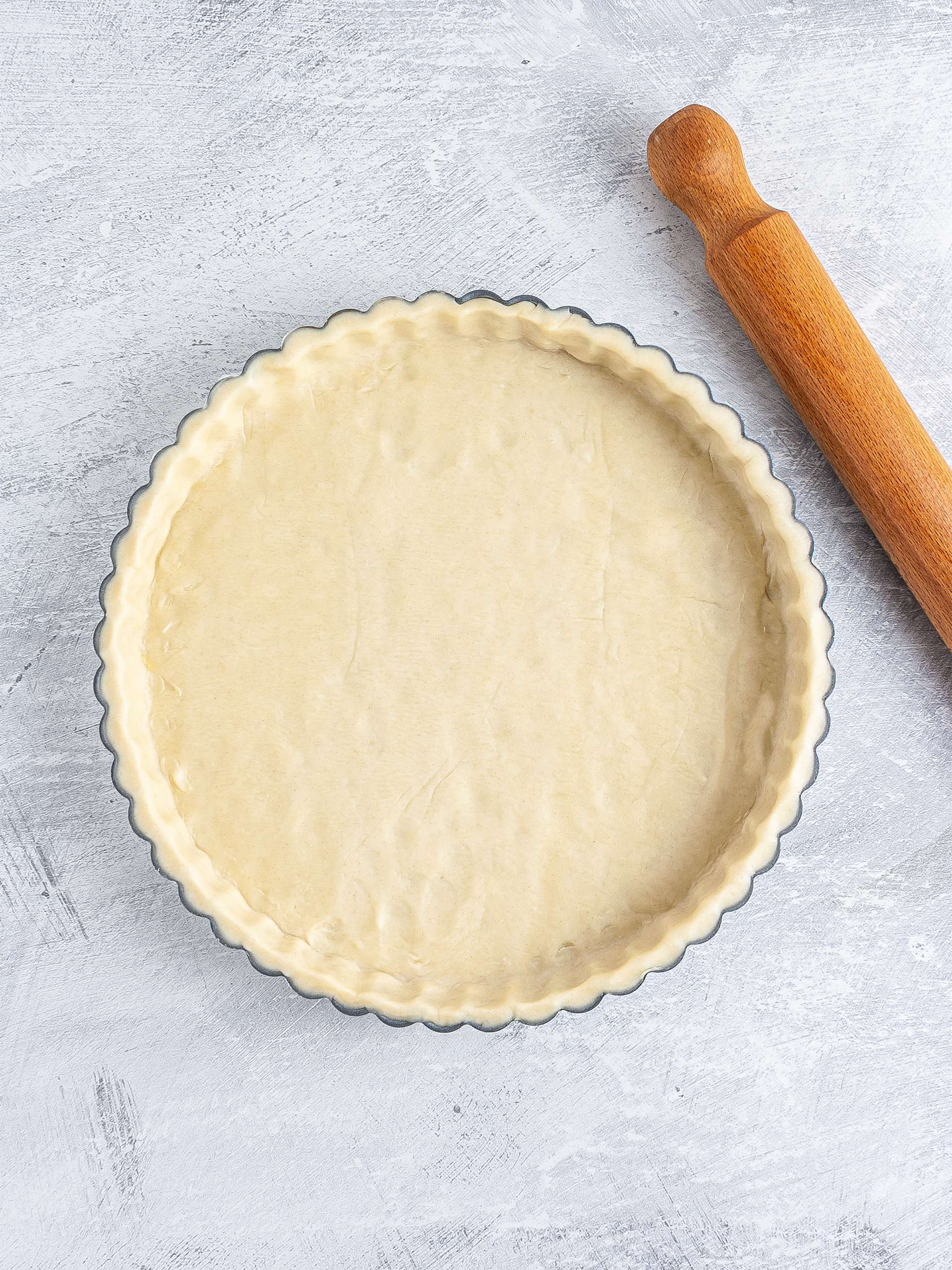 Shortcrust pastry in a pie dish